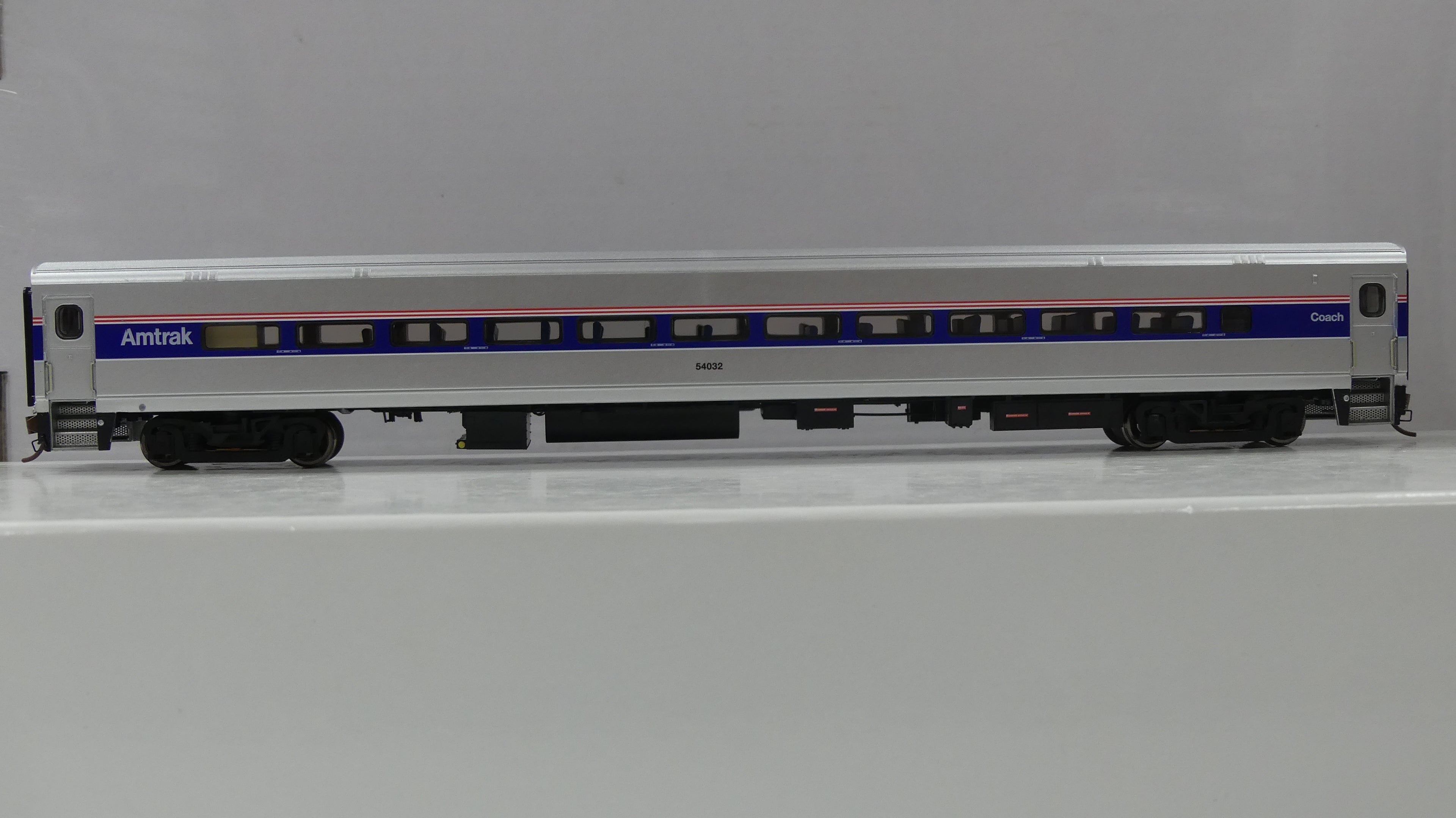 Rapido  Ho Scale Horizon Coach Amtrak Ph IV