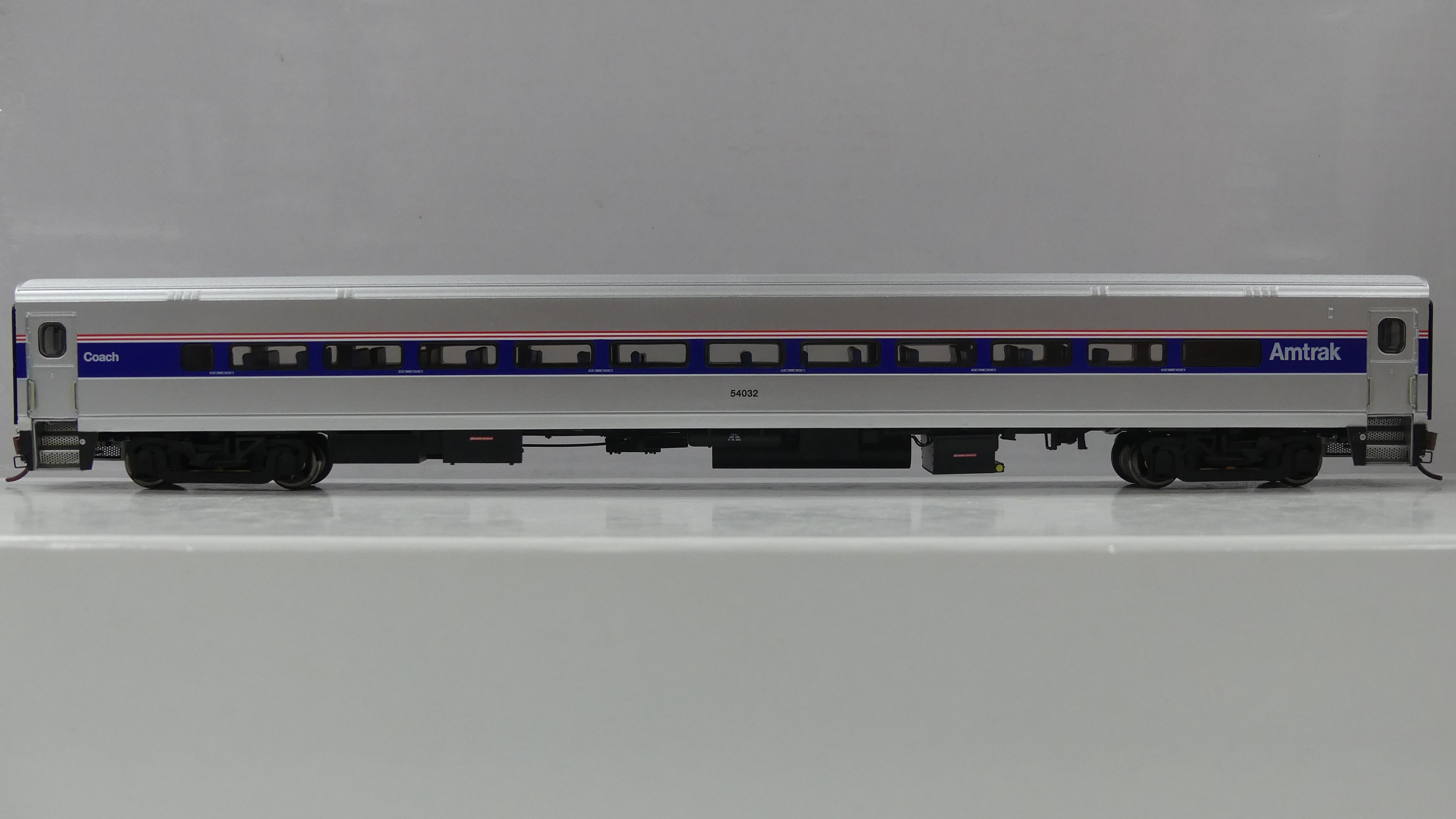 Rapido  Ho Scale Horizon Coach Amtrak Ph IV