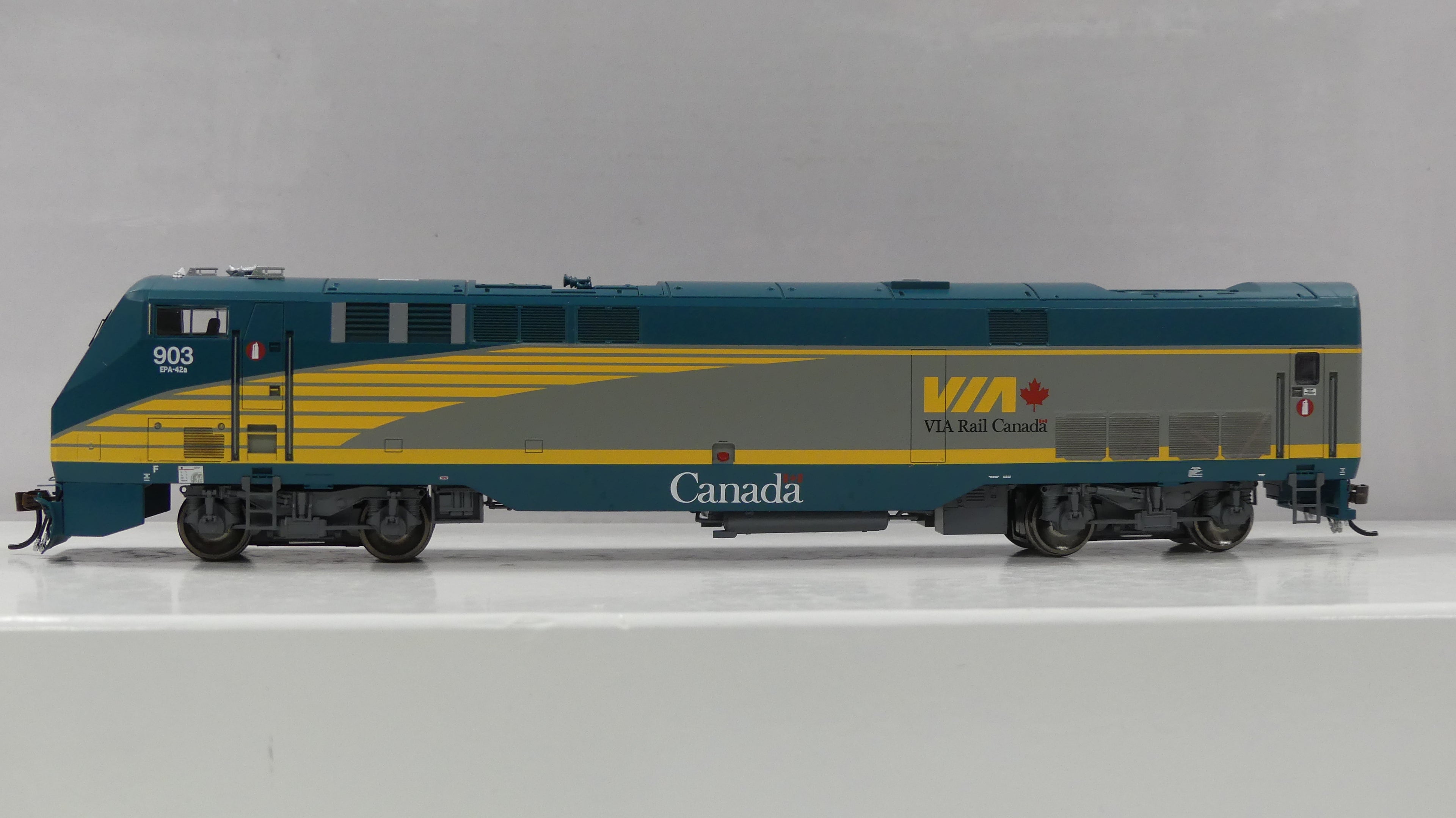 Athearn Genesis HO Scale P42DC VIA Rail "Teal/Green Scheme" DCC Ready