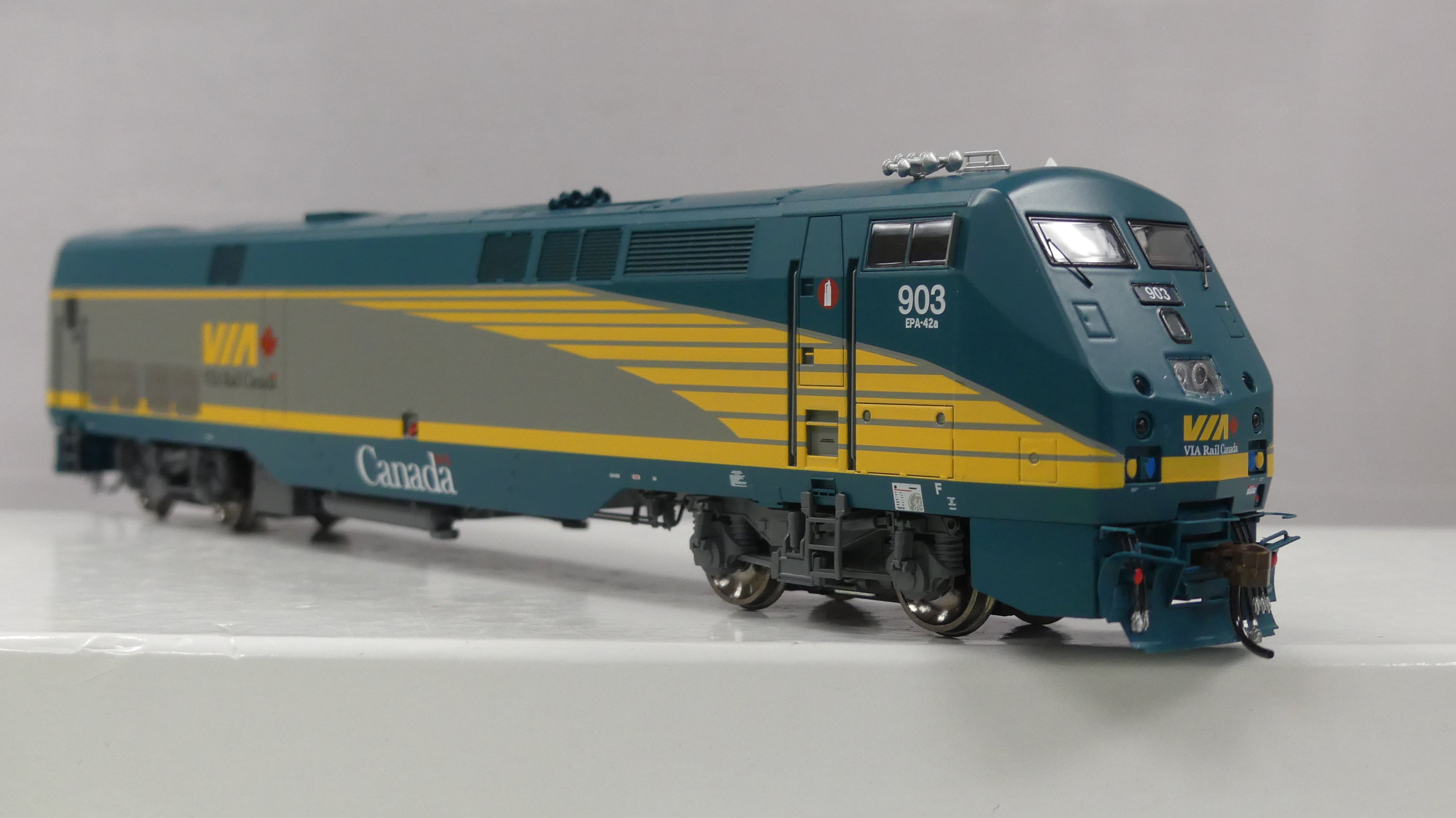 Athearn Genesis HO Scale P42DC VIA Rail "Teal/Green Scheme" DCC Ready