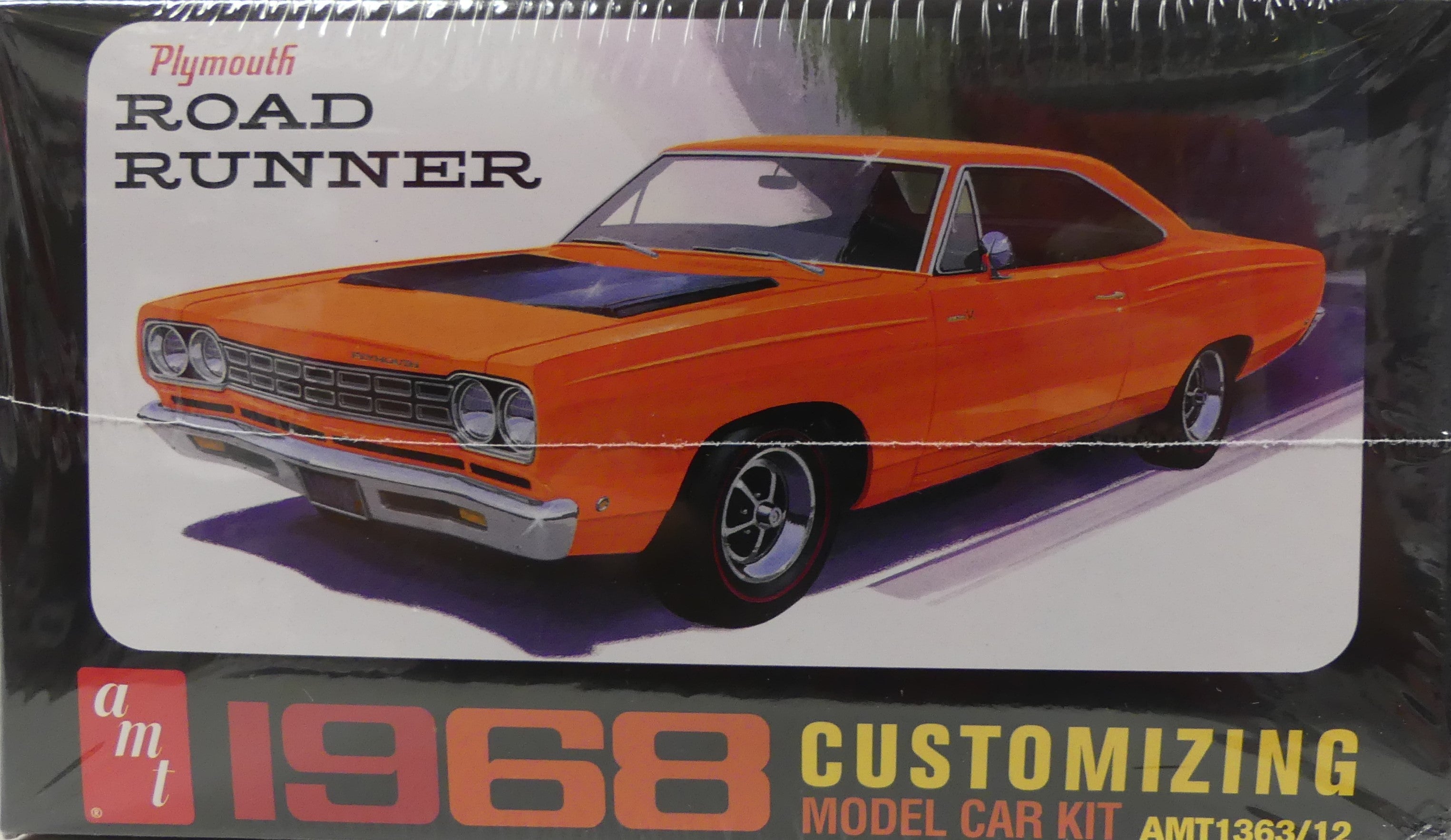 AMT 1968 PLYMOUTH ROAD RUNNER CUSTOMIZING KIT 1:25 SCALE MODEL KIT