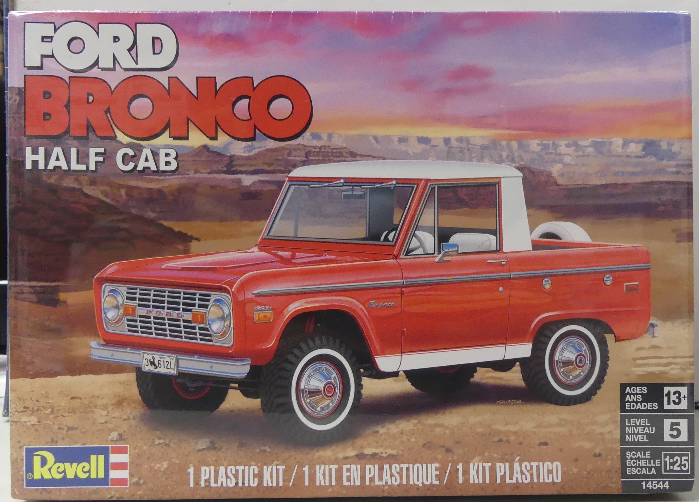 Revell 1/25 Ford Bronco Half Cab