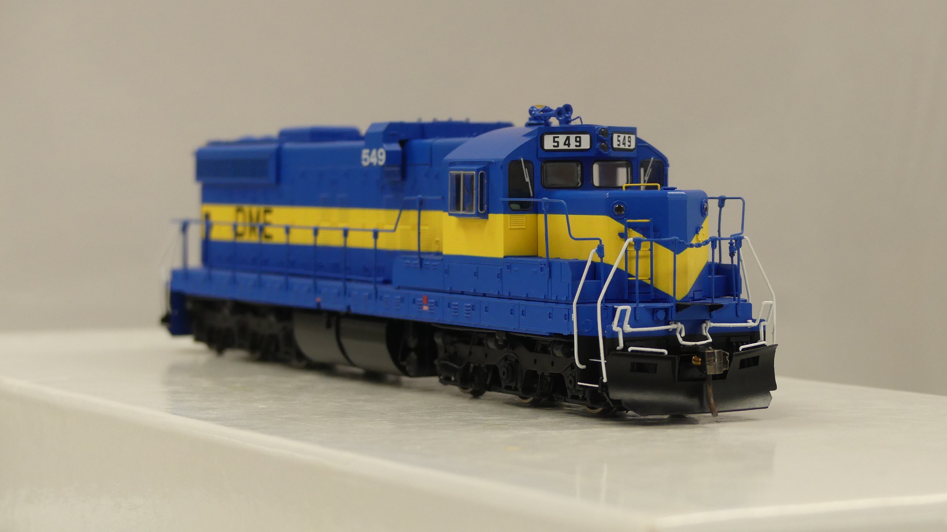 Rapido Ho Scale EMD SD10 Dakota, Minnesota & Eastern DCC & Sound