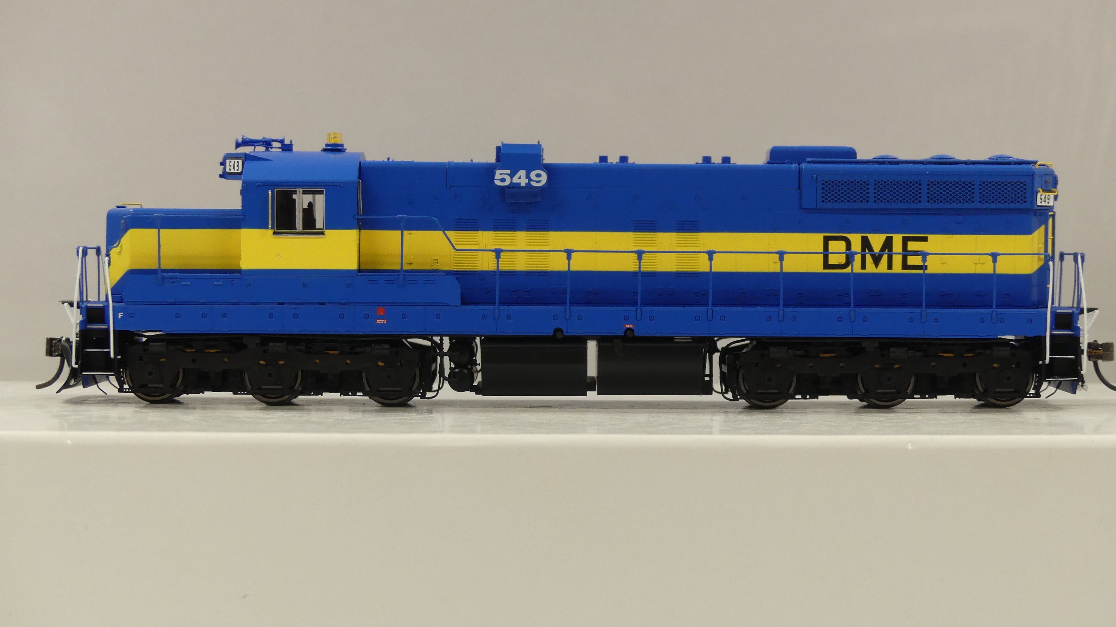 Rapido Ho Scale EMD SD10 Dakota, Minnesota & Eastern DCC & Sound