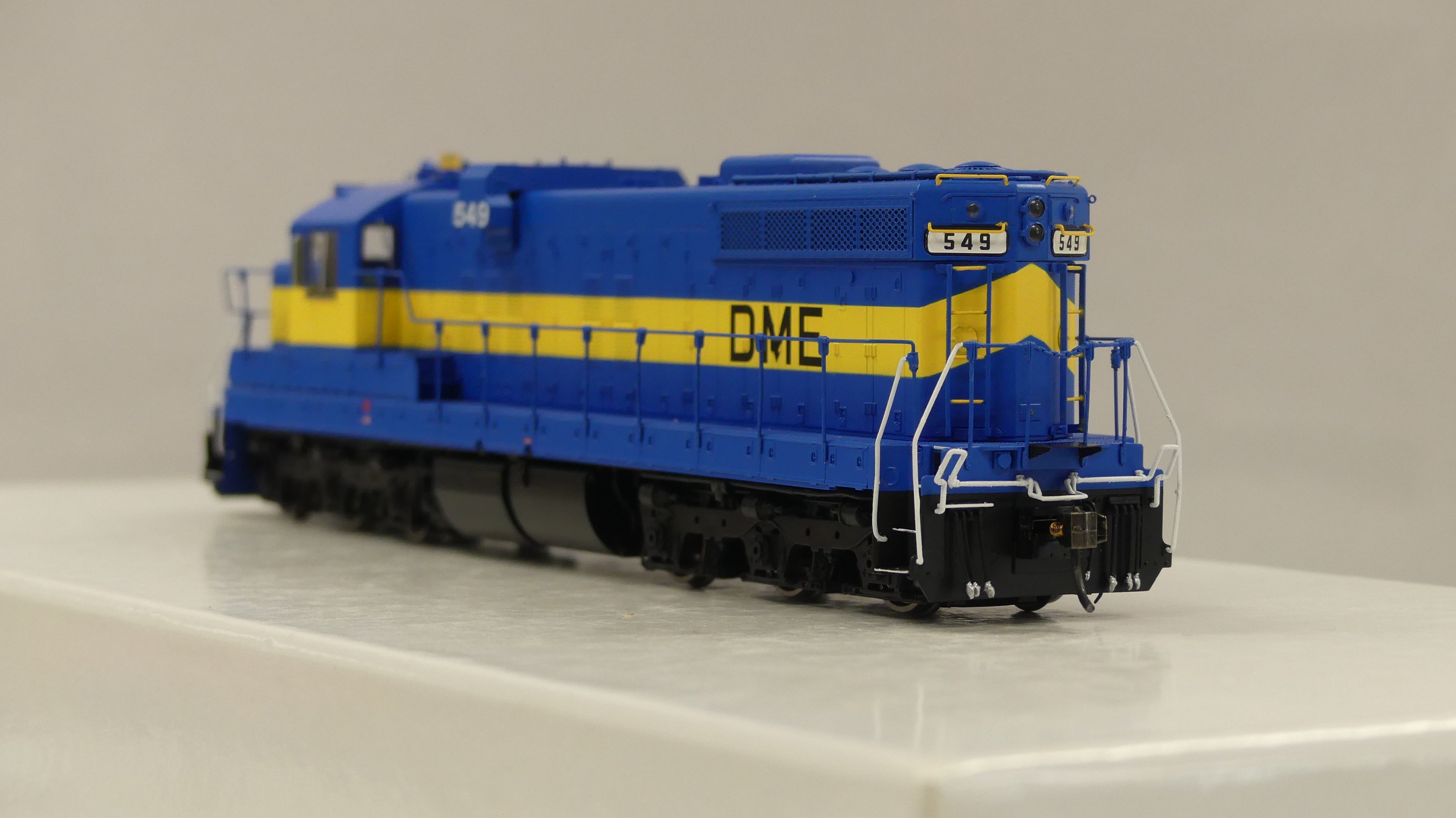 Rapido Ho Scale EMD SD10 Dakota, Minnesota & Eastern DCC & Sound