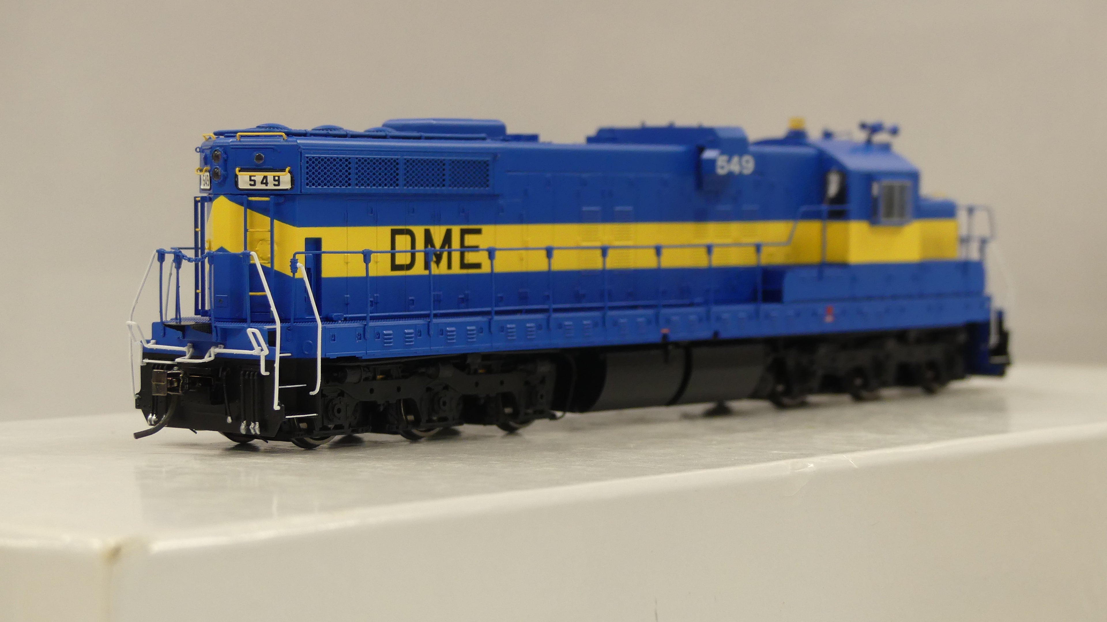 Rapido Ho Scale EMD SD10 Dakota, Minnesota & Eastern DCC & Sound