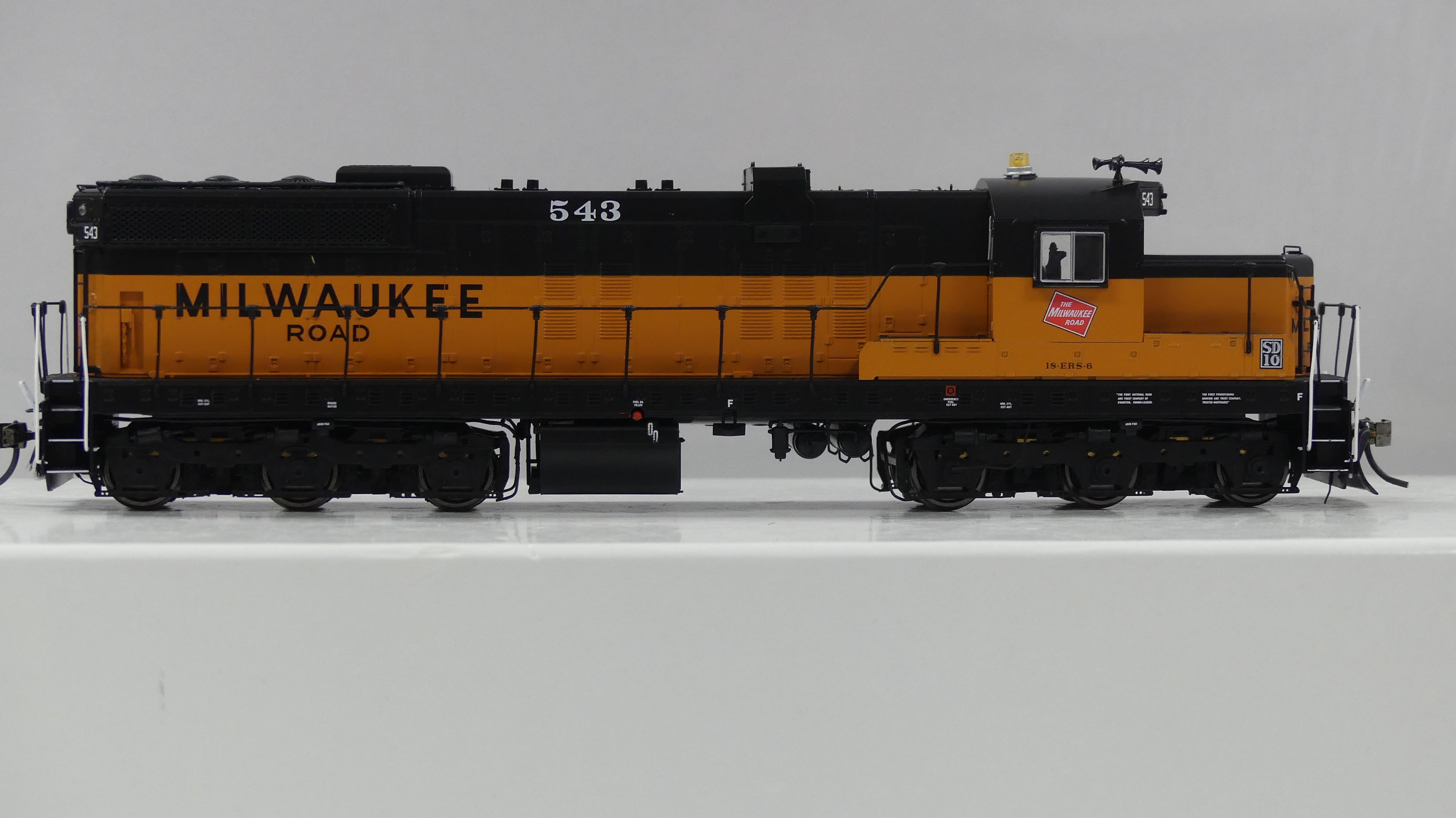 Rapido Ho Scale EMD SD10 Milwaukee Road DCC & Sound