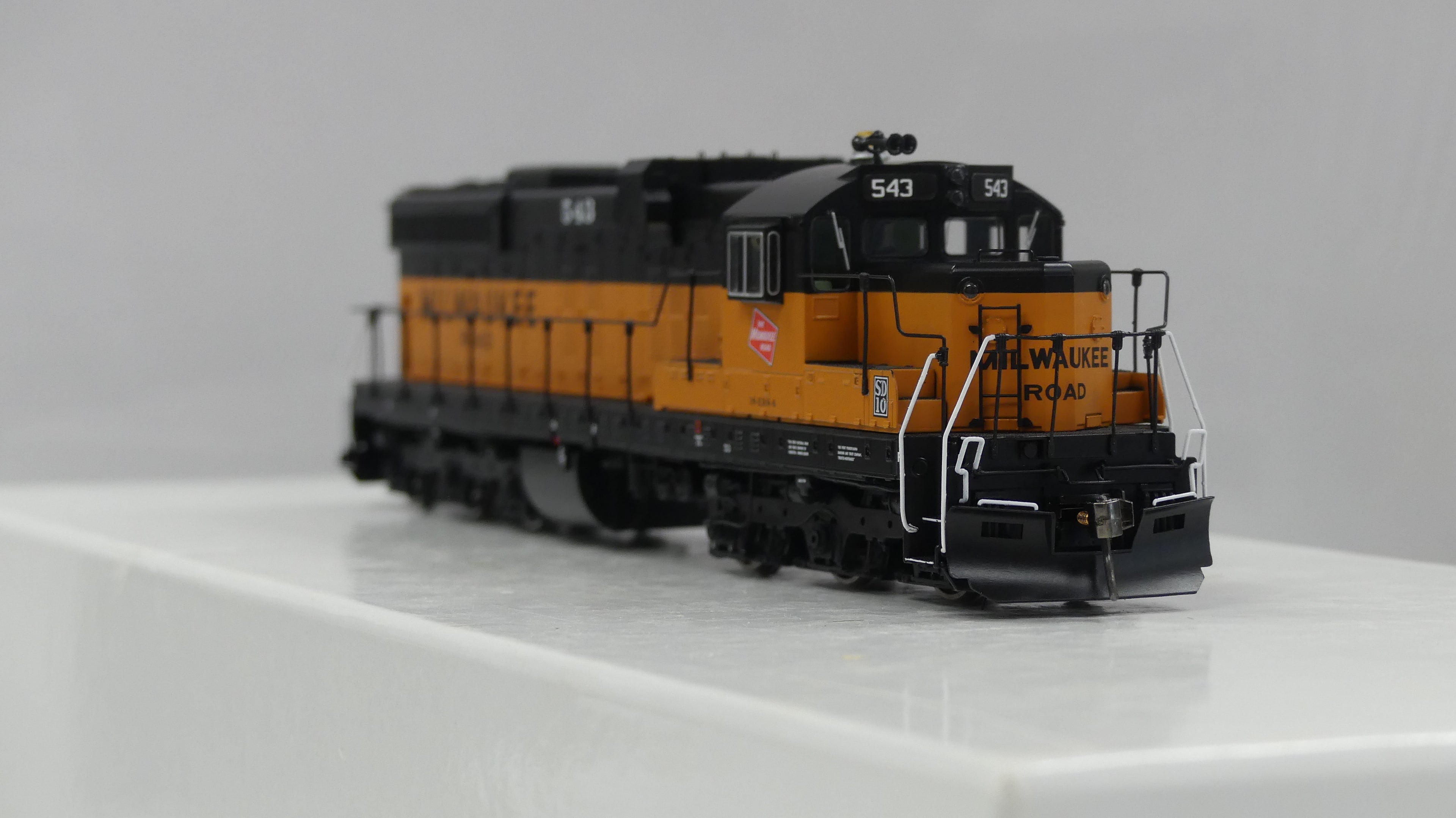 Rapido Ho Scale EMD SD10 Milwaukee Road DCC & Sound
