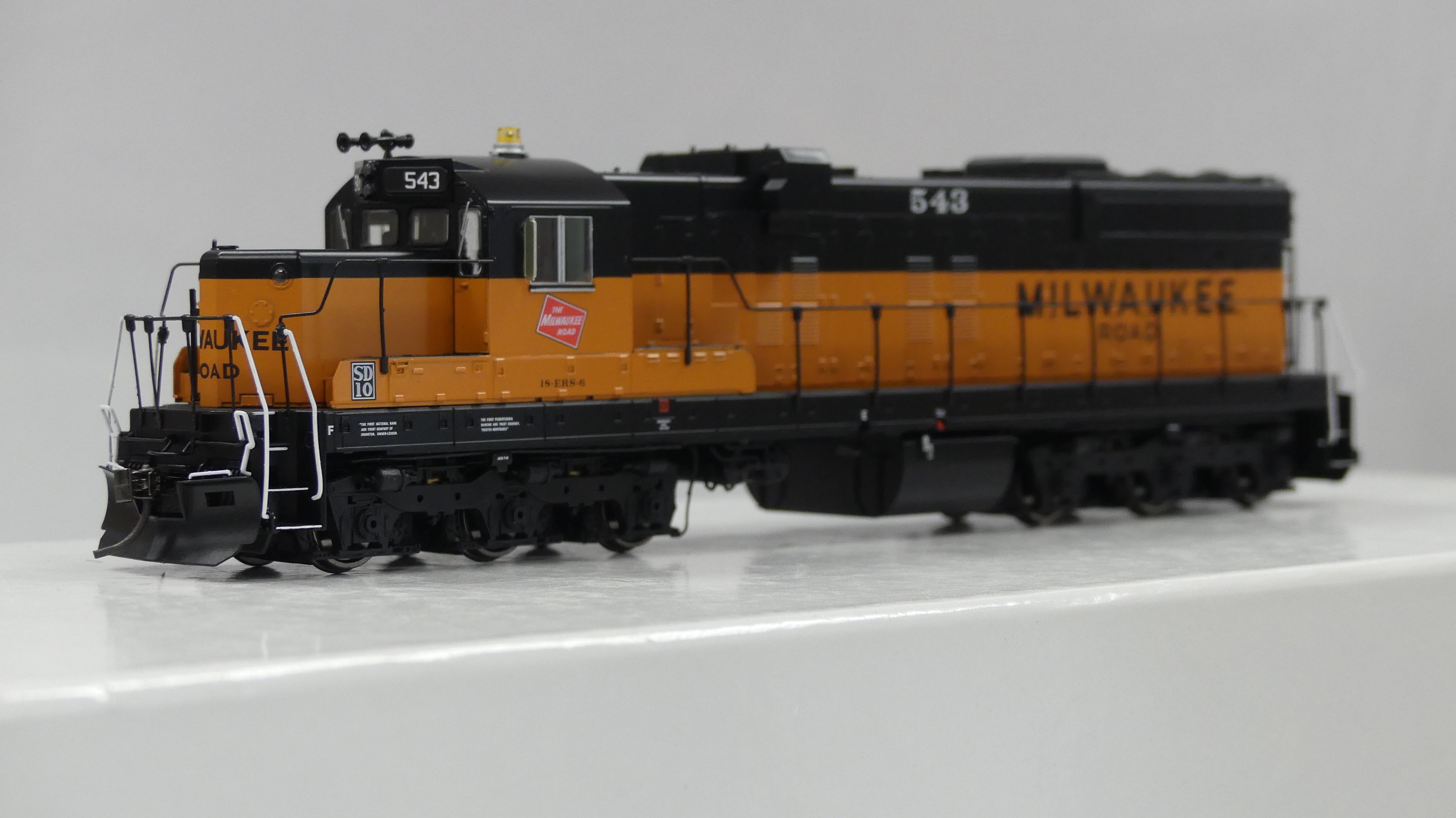 Rapido Ho Scale EMD SD10 Milwaukee Road DCC & Sound