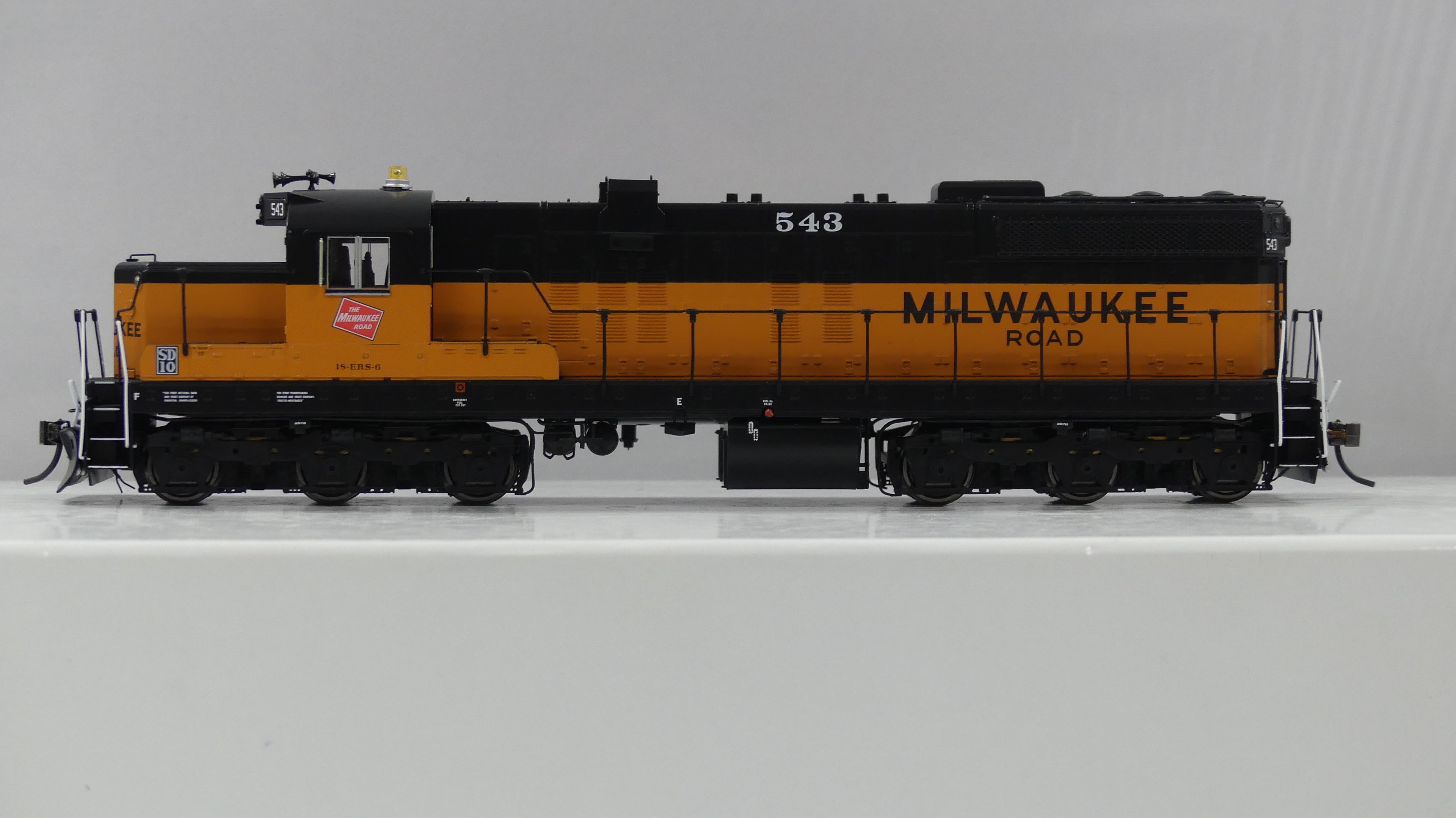 Rapido Ho Scale EMD SD10 Milwaukee Road DCC & Sound