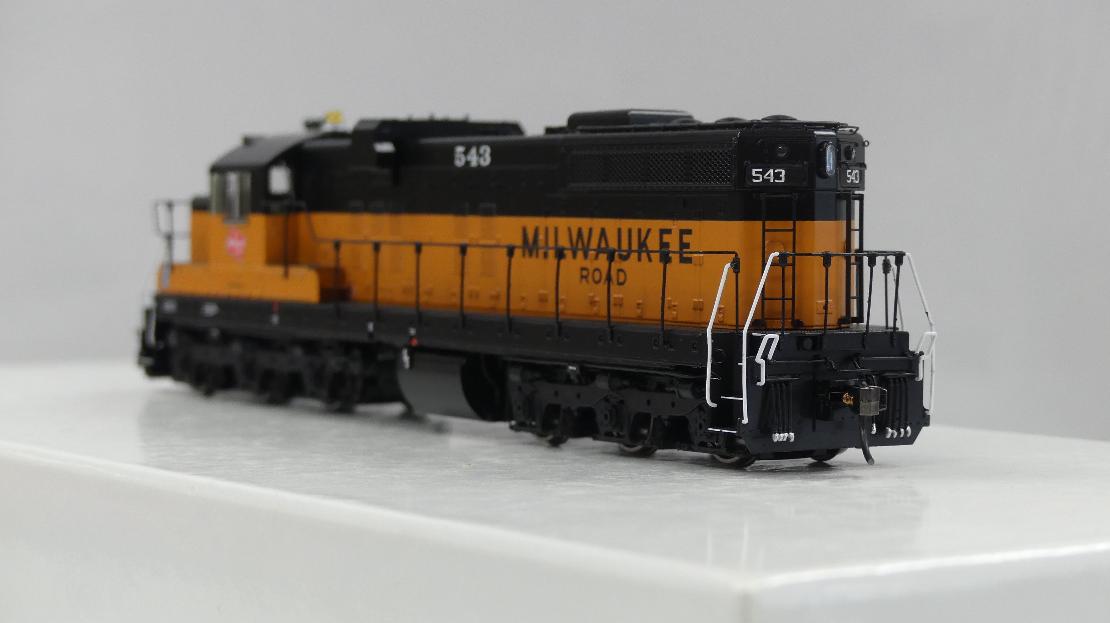 Rapido Ho Scale EMD SD10 Milwaukee Road DCC & Sound