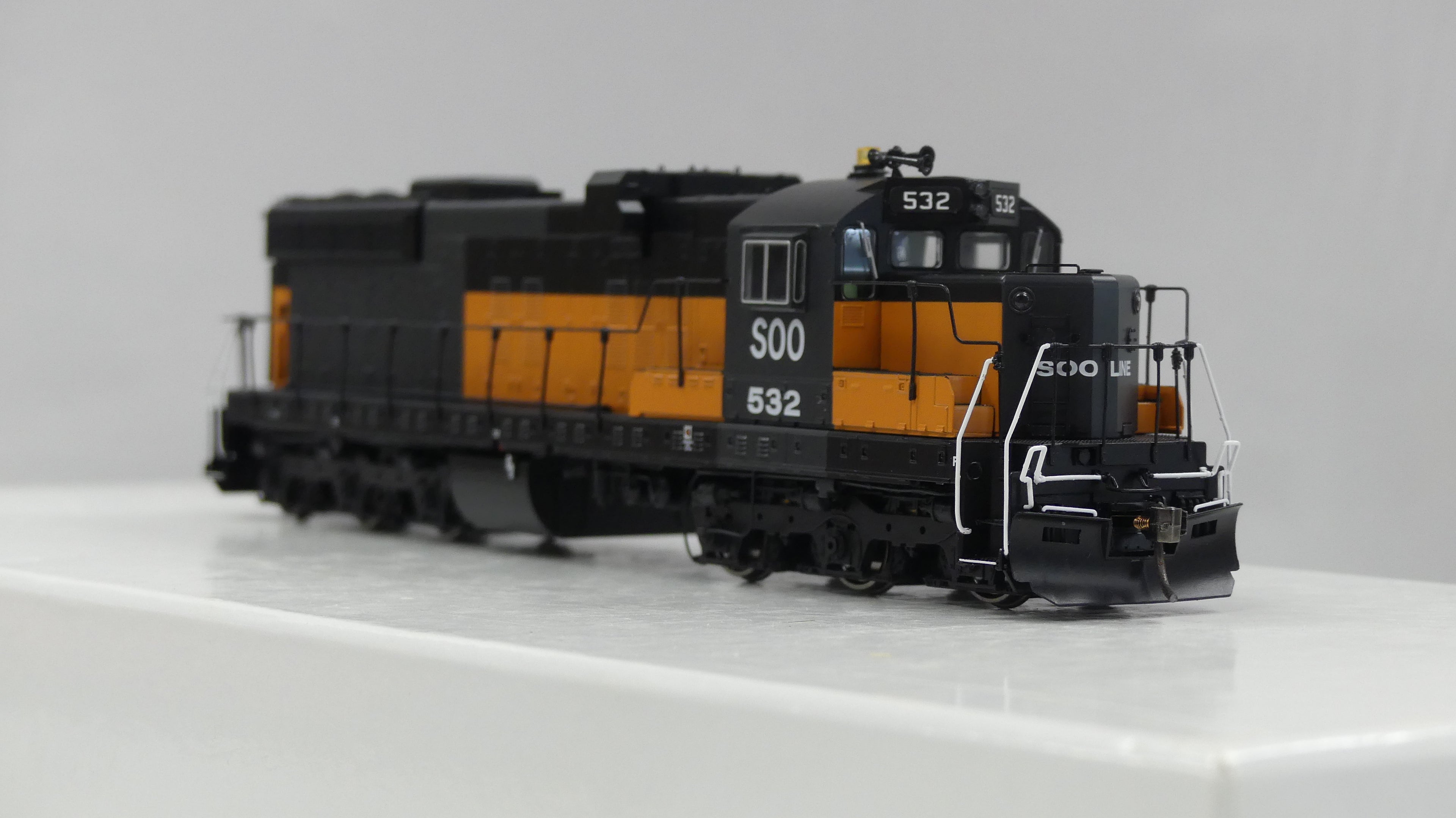 Rapido Ho Scale EMD SD10 Soo Line Ex Milw DCC & Sound