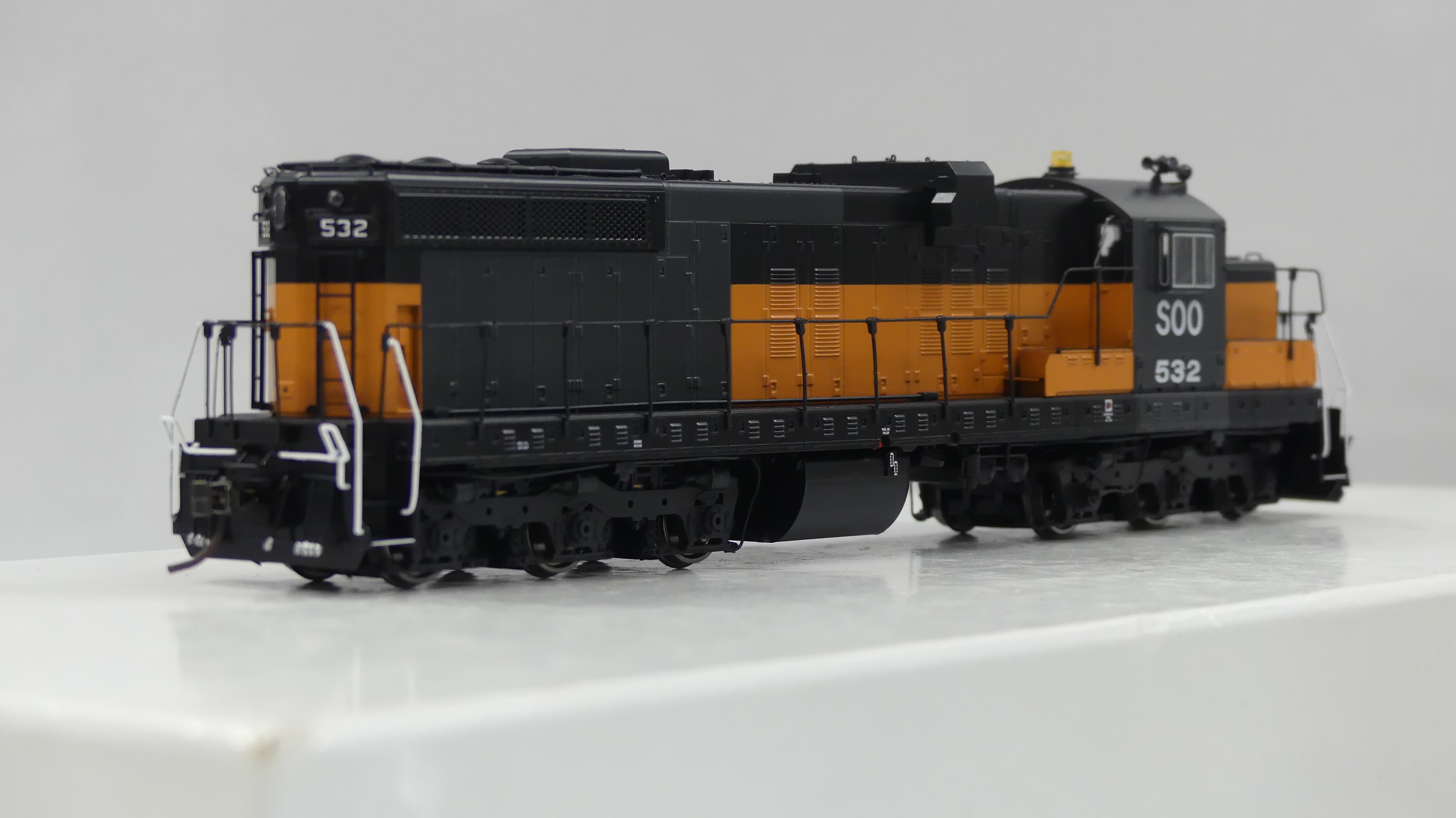 Rapido Ho Scale EMD SD10 Soo Line Ex Milw DCC & Sound
