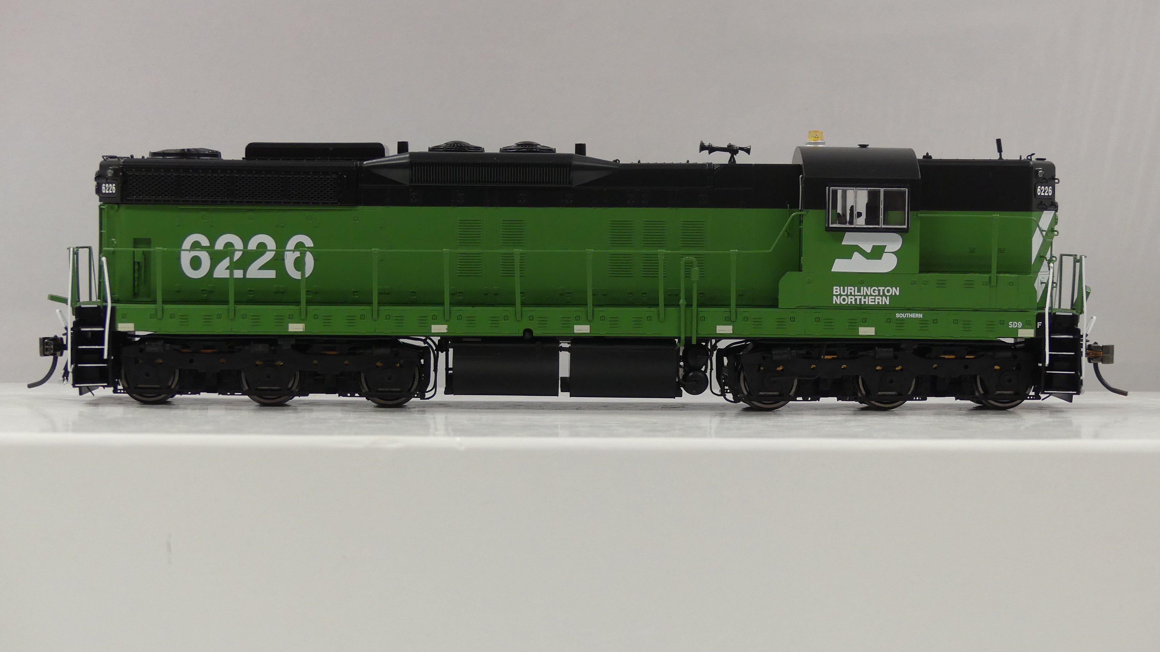 Rapido Ho Scale EMD SD9 Burlington Northern DCC & Sound