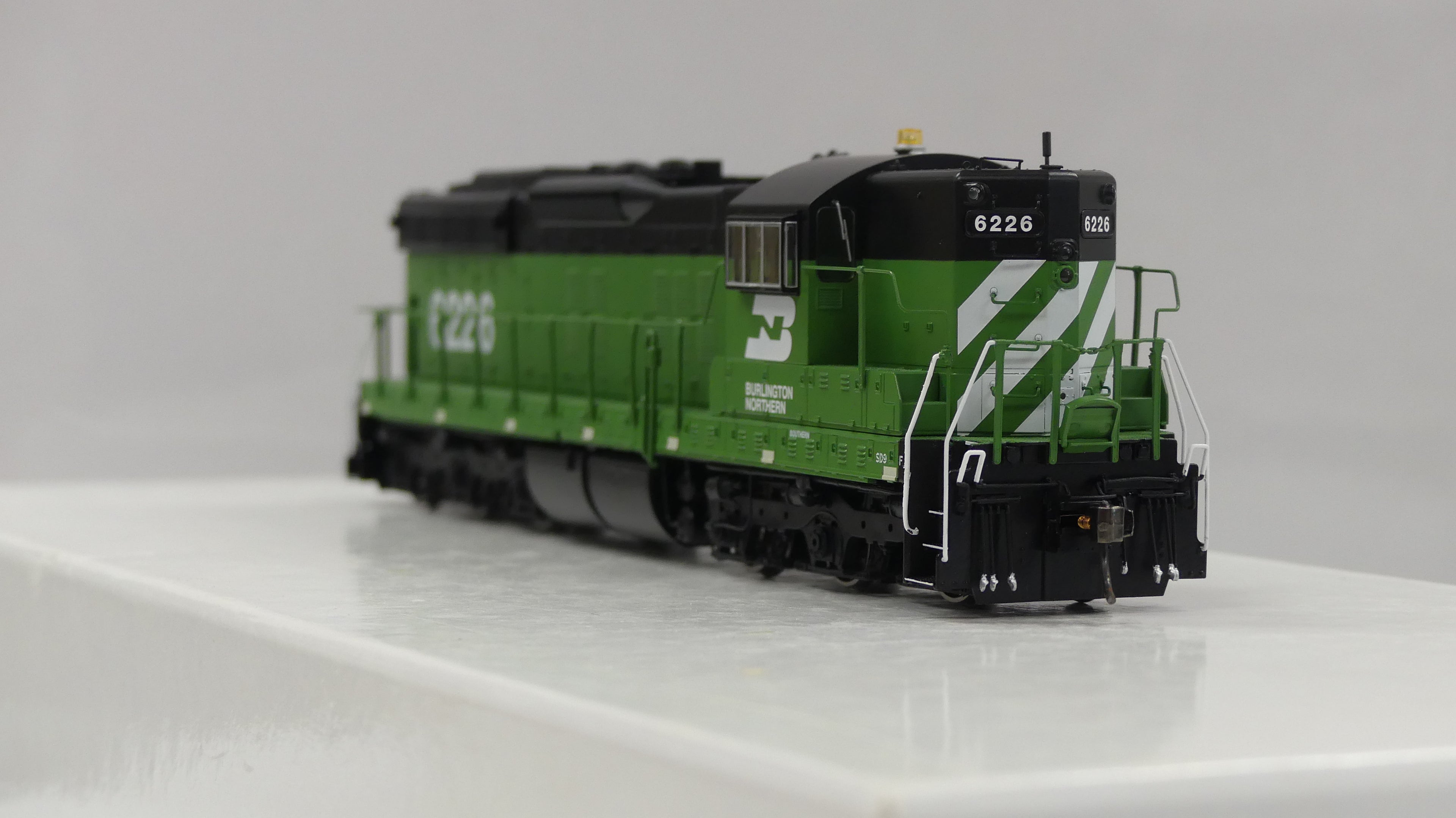 Rapido Ho Scale EMD SD9 Burlington Northern DCC & Sound