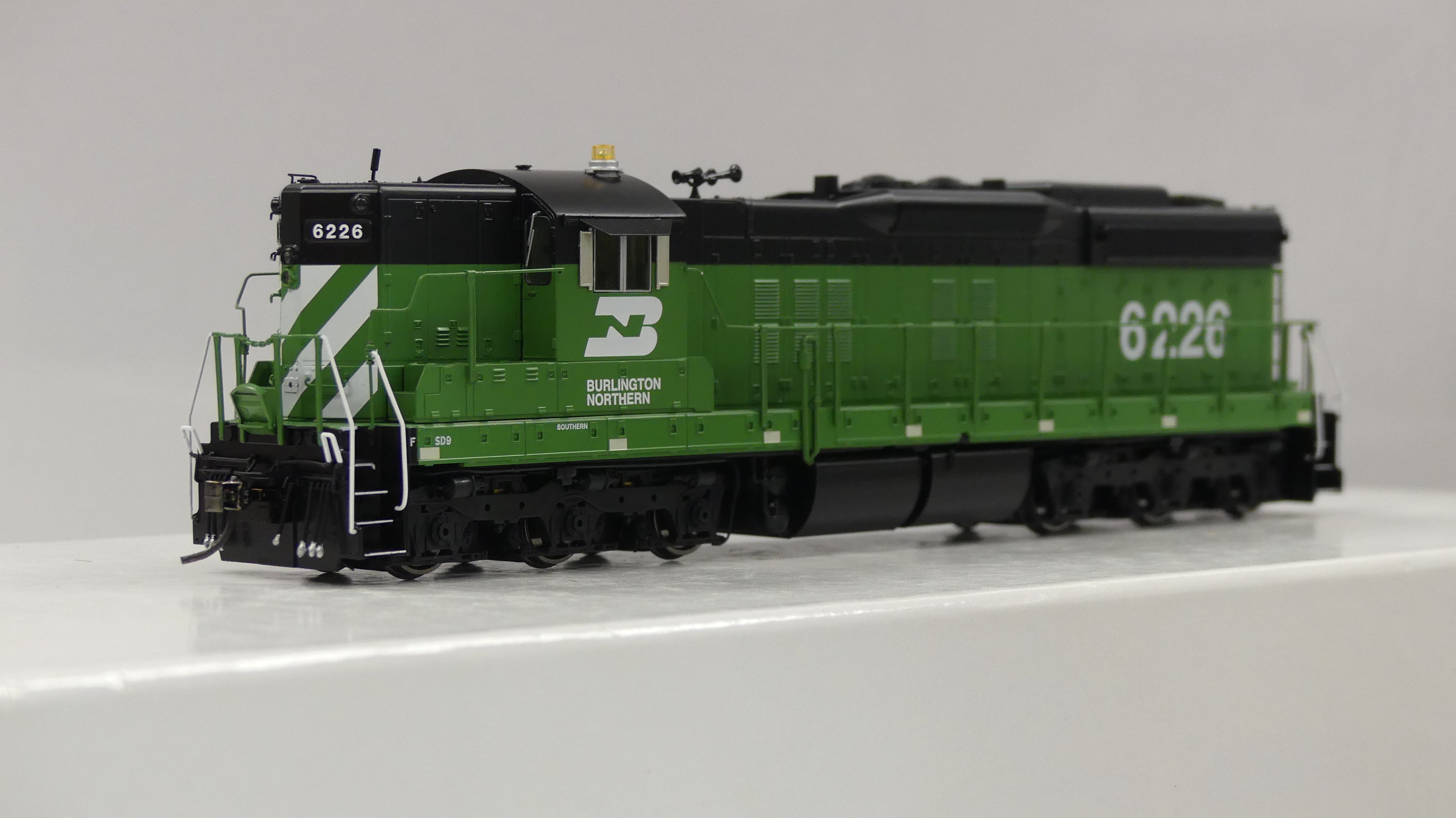 Rapido Ho Scale EMD SD9 Burlington Northern DCC & Sound