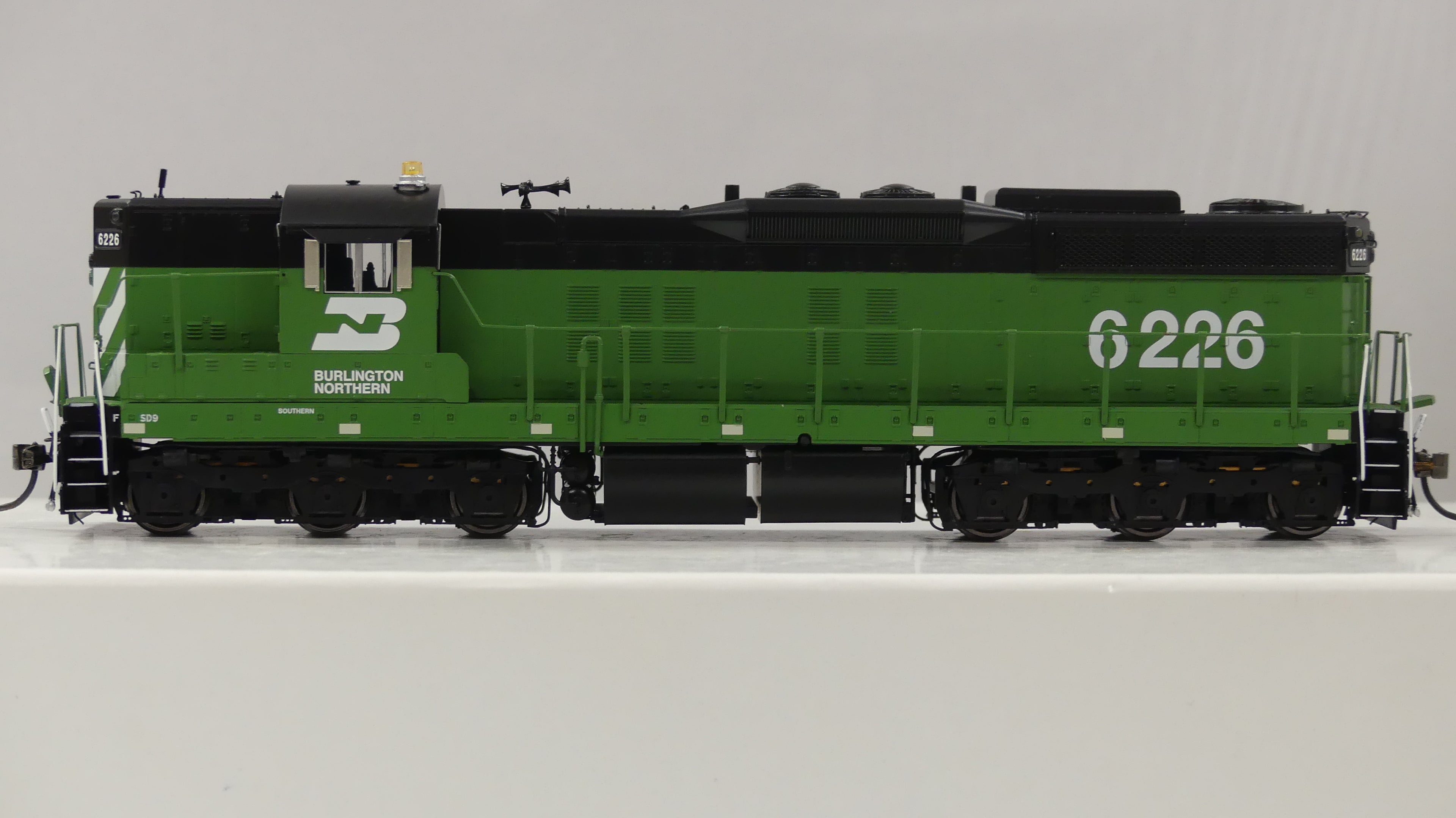 Rapido Ho Scale EMD SD9 Burlington Northern DCC & Sound
