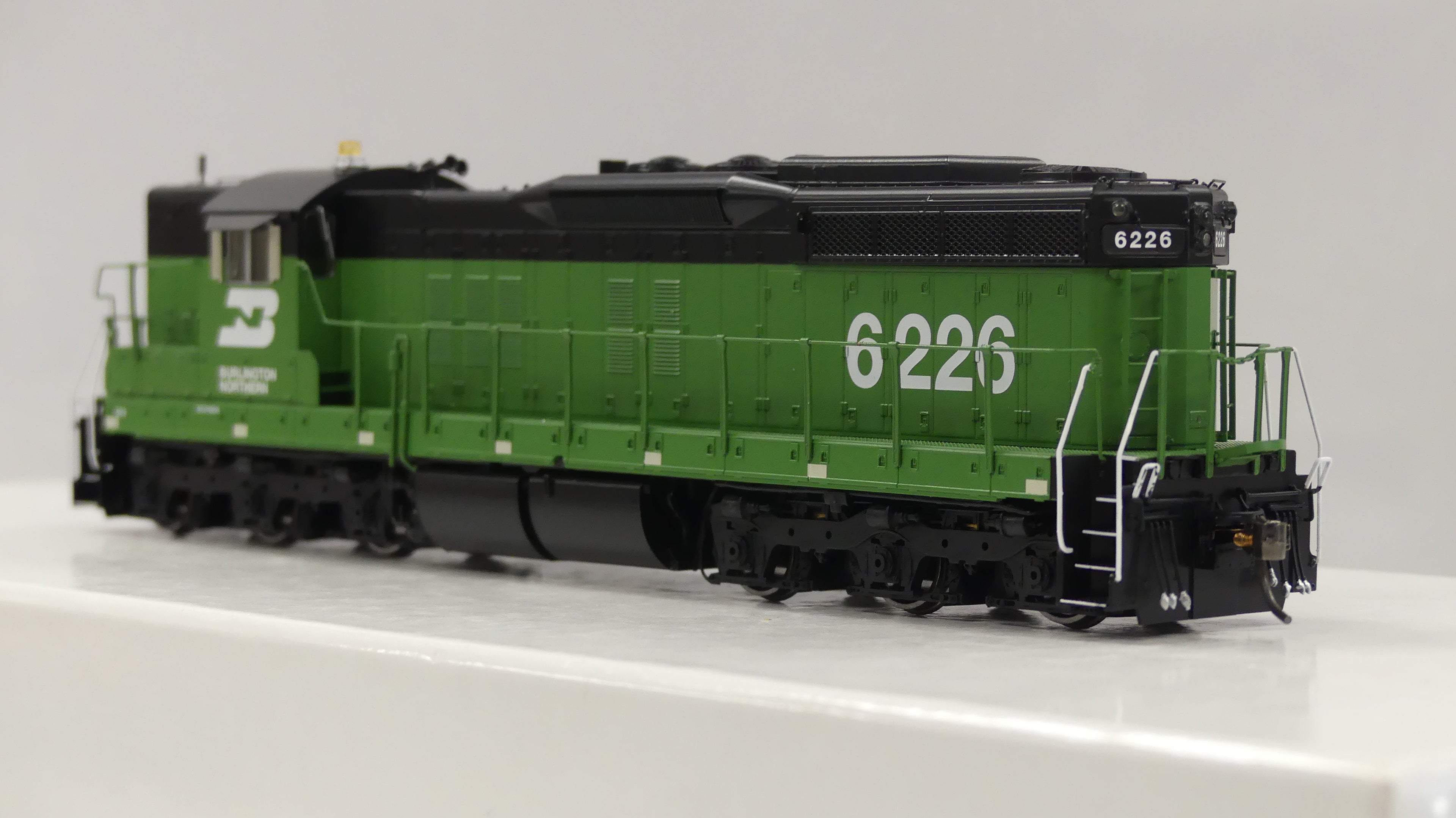 Rapido Ho Scale EMD SD9 Burlington Northern DCC & Sound