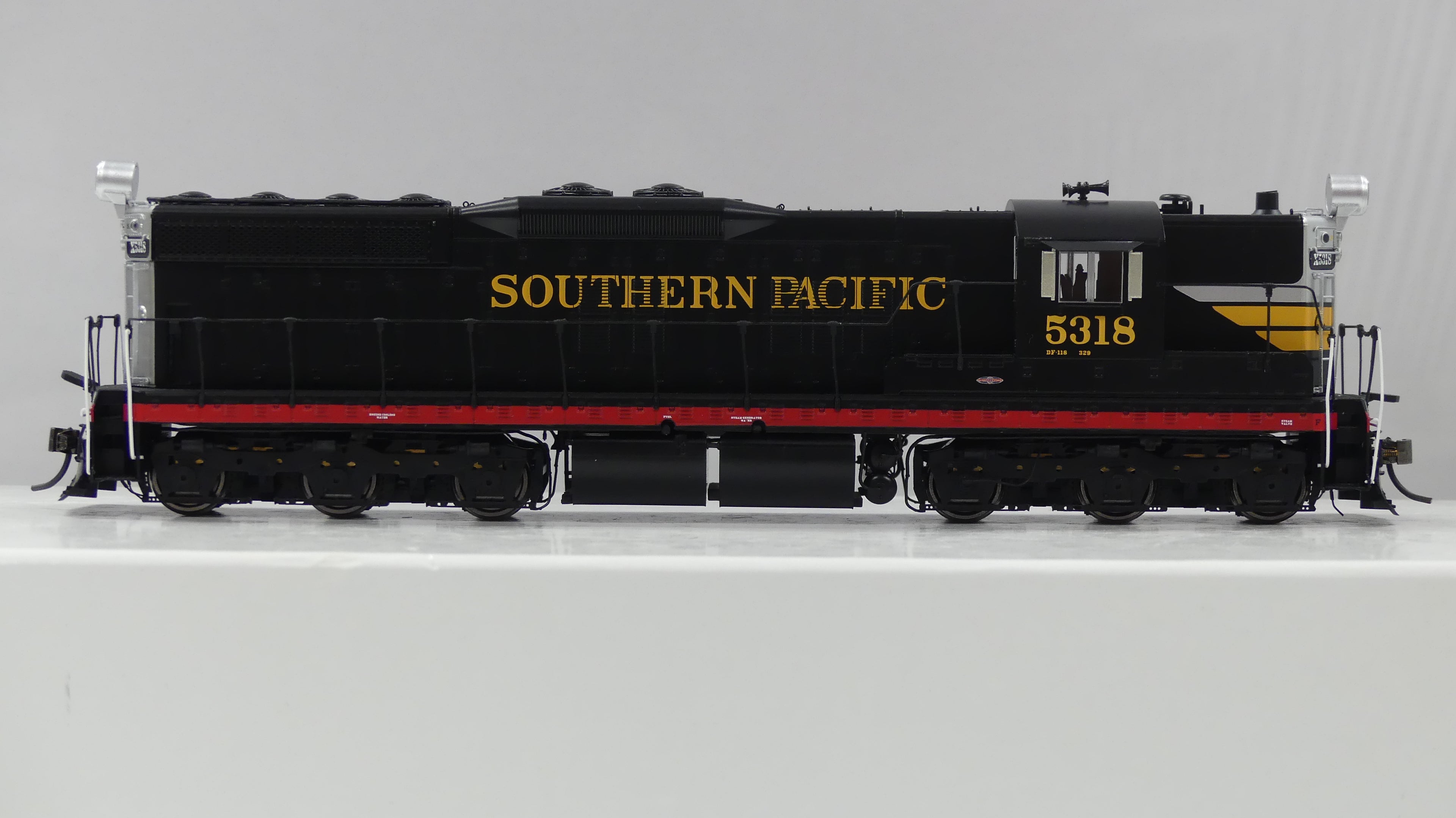 Rapido Ho Scale EMD SD7 Southern Pacific Black Widow Scheme (Yellow Font) #5318 DCC & Sound