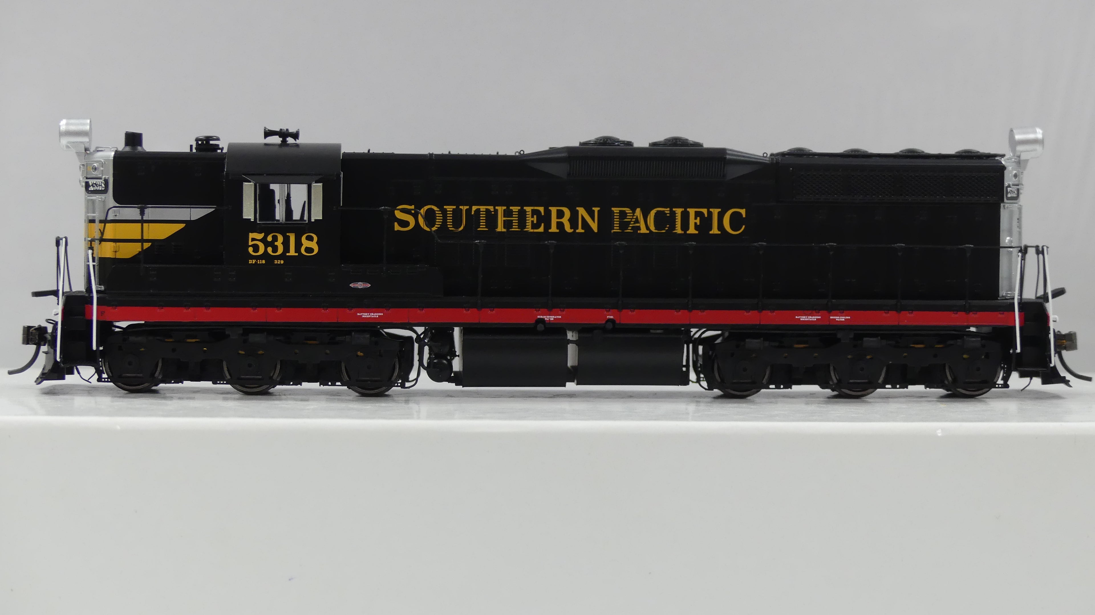 Rapido Ho Scale EMD SD7 Southern Pacific Black Widow Scheme (Yellow Font) #5318 DCC & Sound