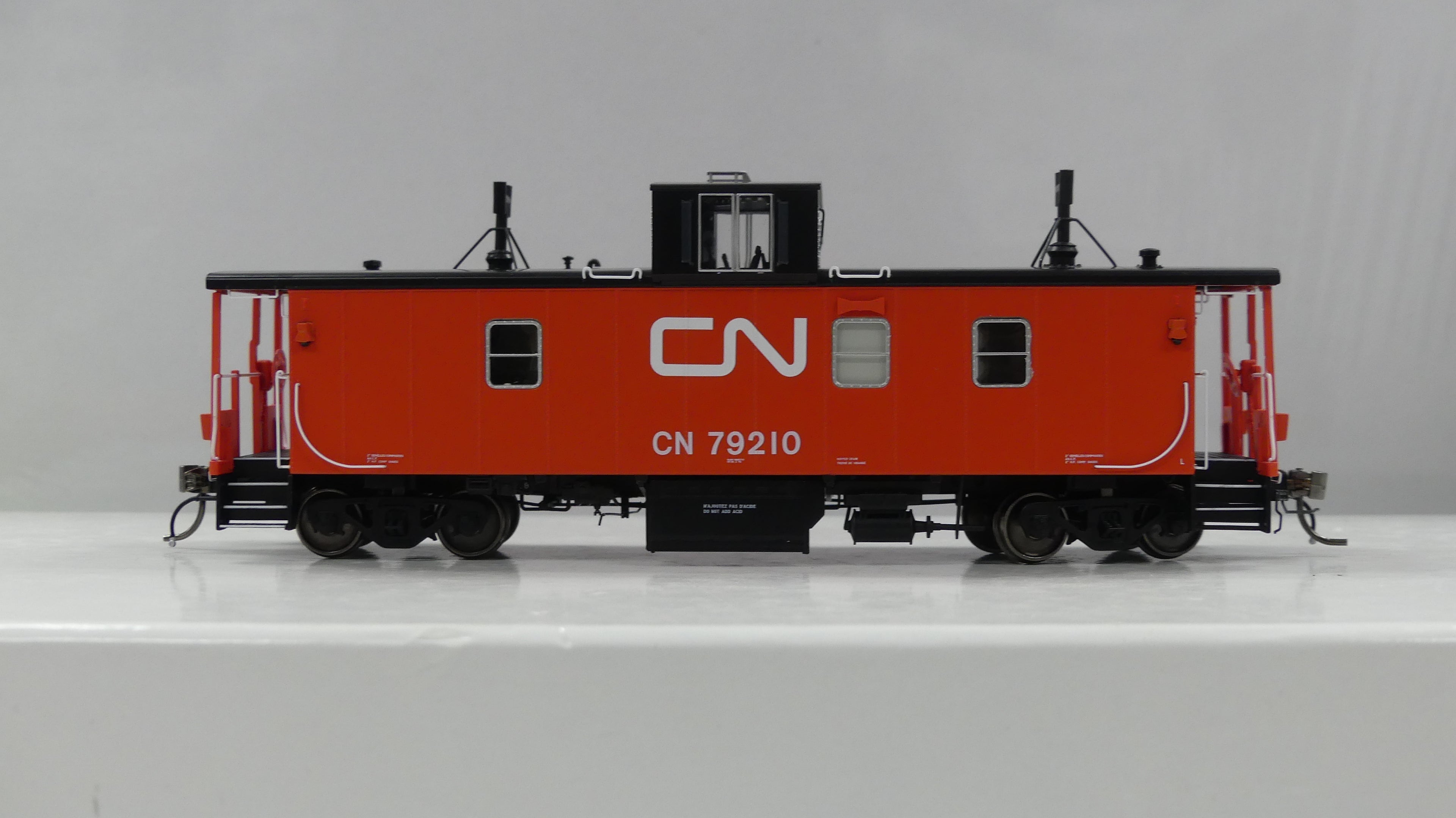 Rapido HO Scale Hawker Siddeley CN Caboose Late W/ Black Steps