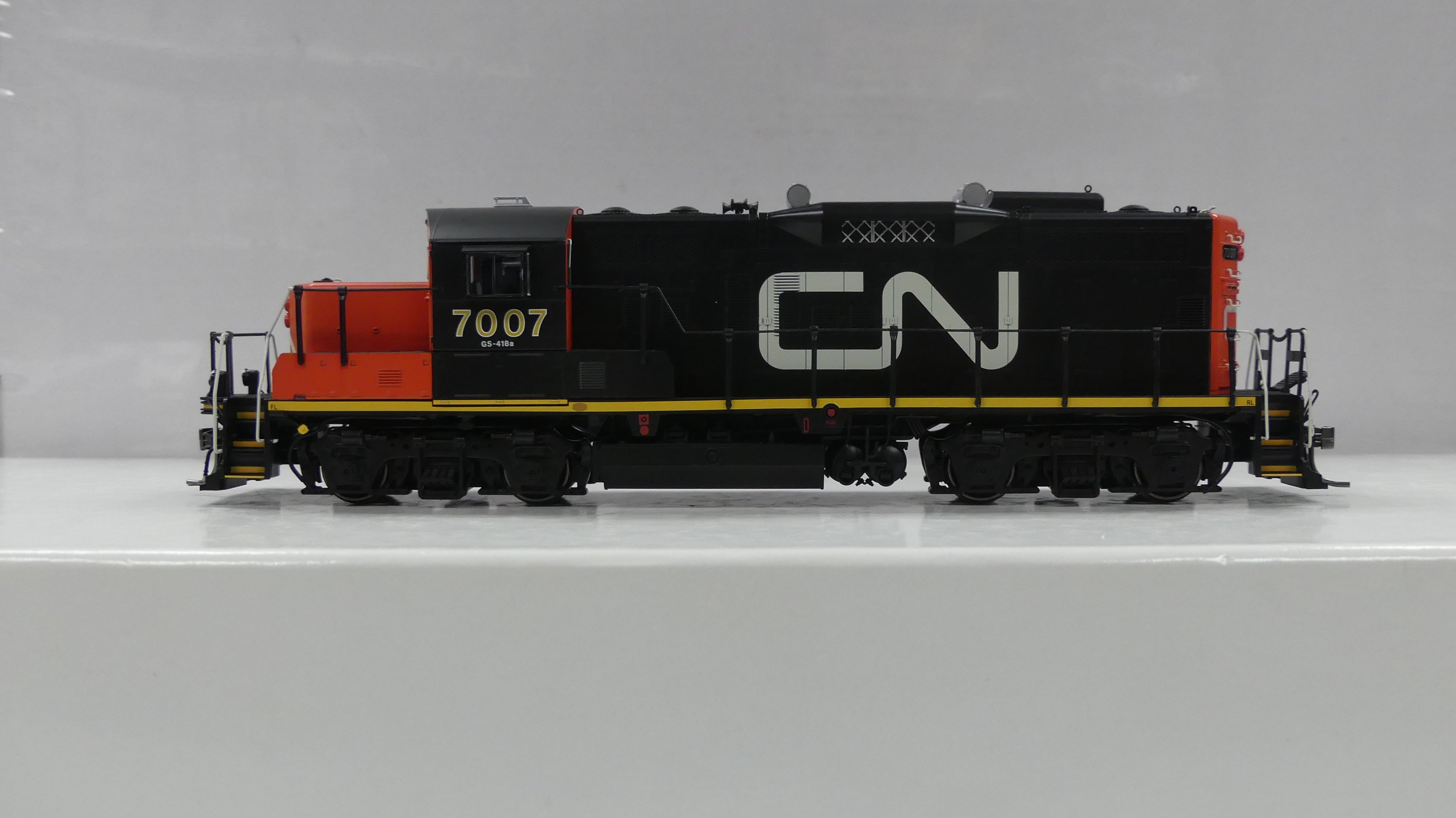 Rapido HO Scale GP9RM Canadian National (Large Noodle) DCC Ready