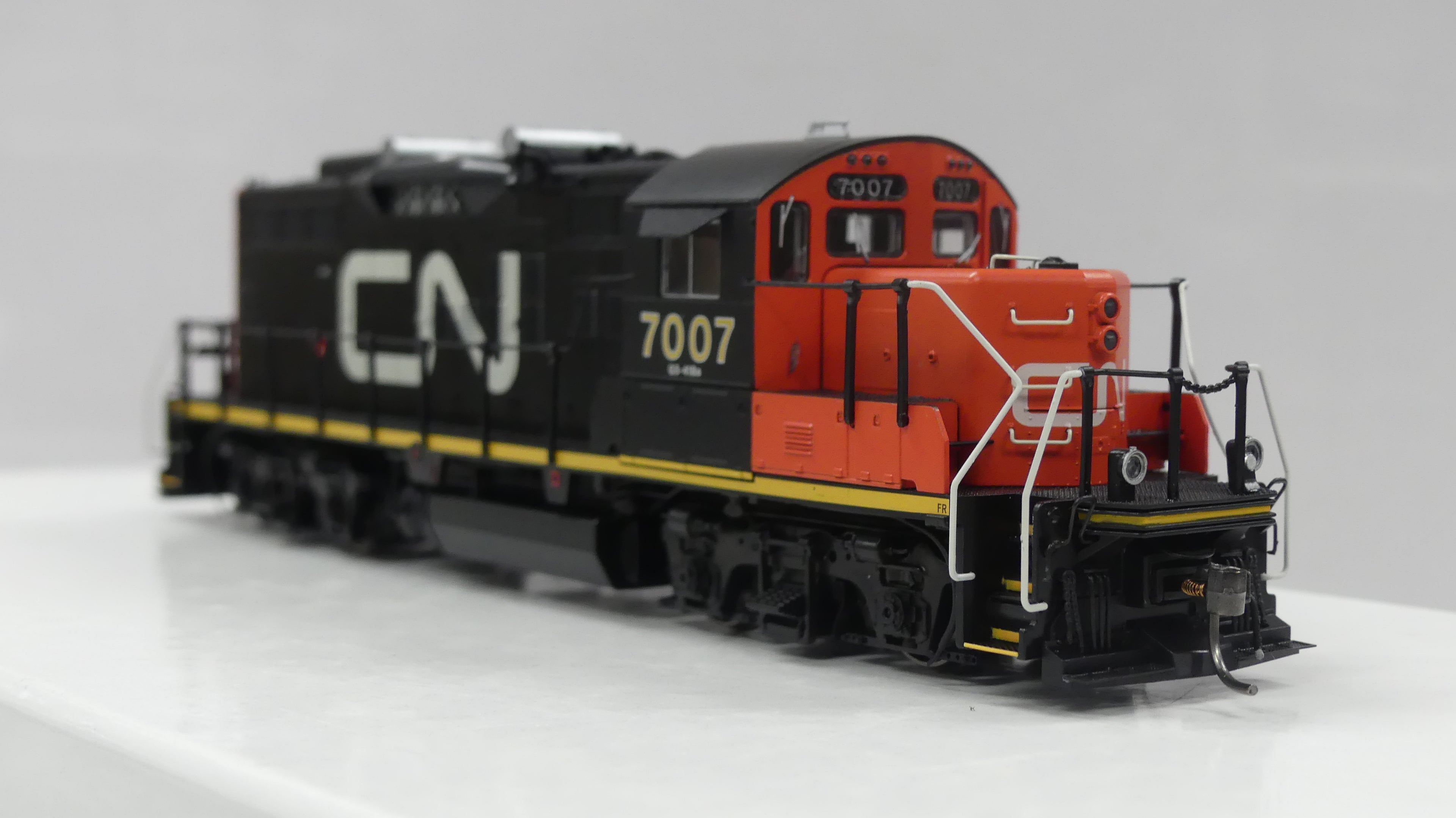 Rapido HO Scale GP9RM Canadian National (Large Noodle) DCC Ready