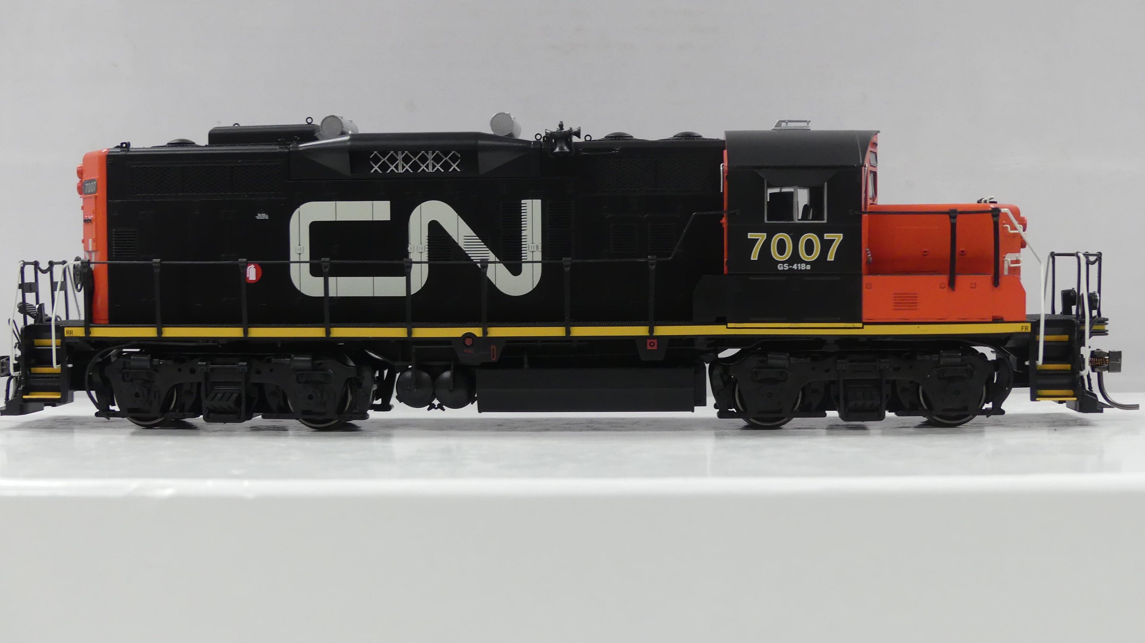 Rapido HO Scale GP9RM Canadian National (Large Noodle) DCC Ready