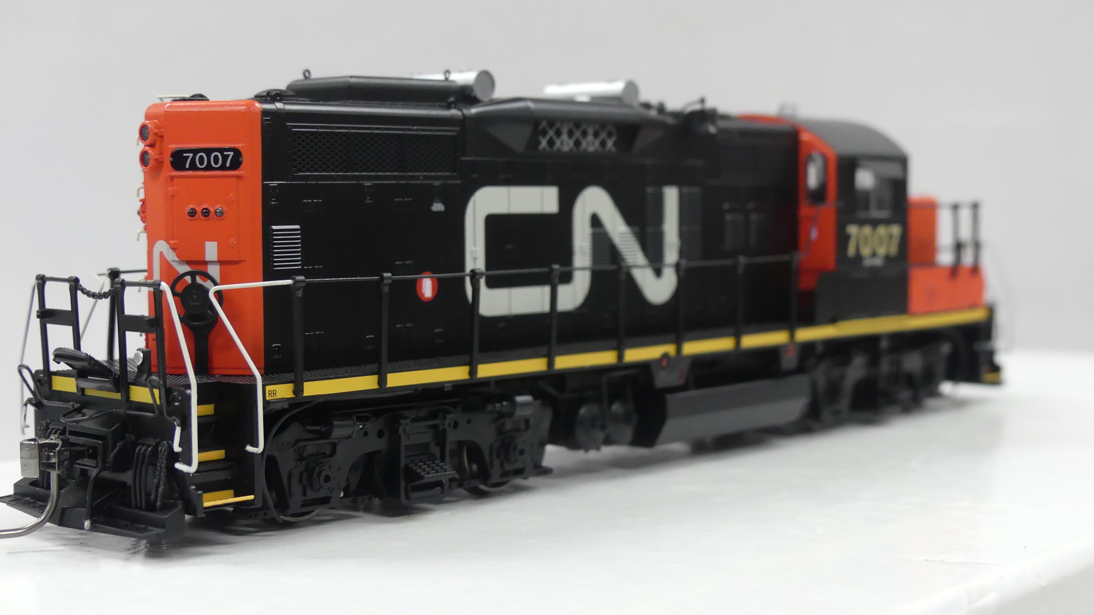 Rapido HO Scale GP9RM Canadian National (Large Noodle) DCC Ready