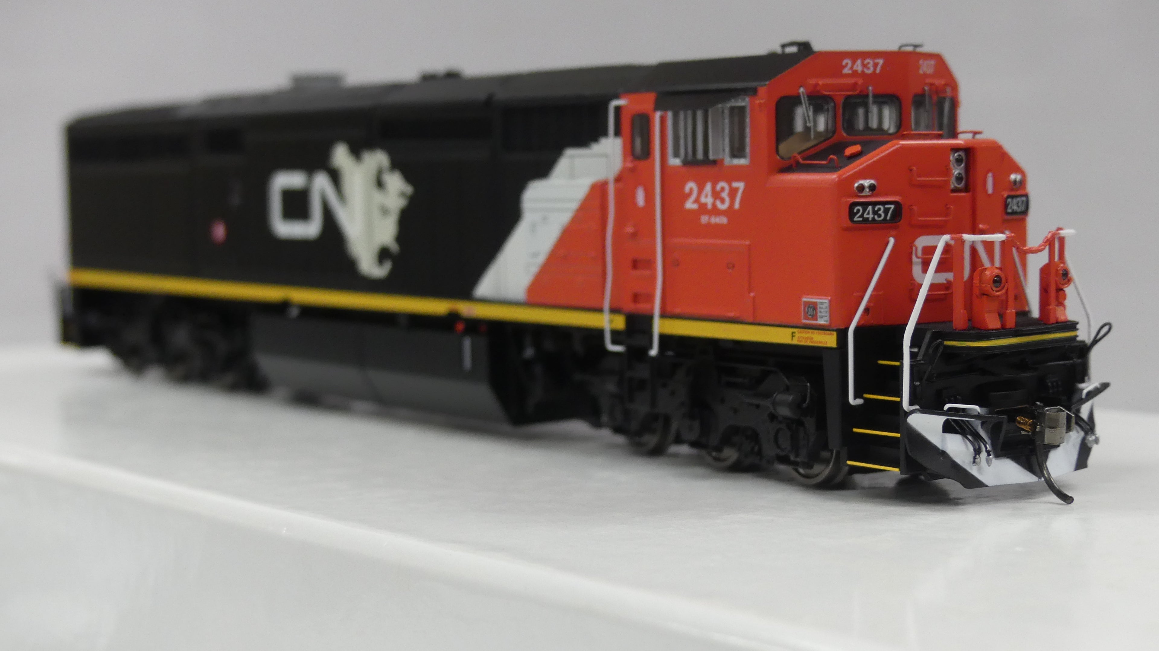 Rapido HO Scale Dash 8-40CM CN (CN North American Scheme) DCC & Sound