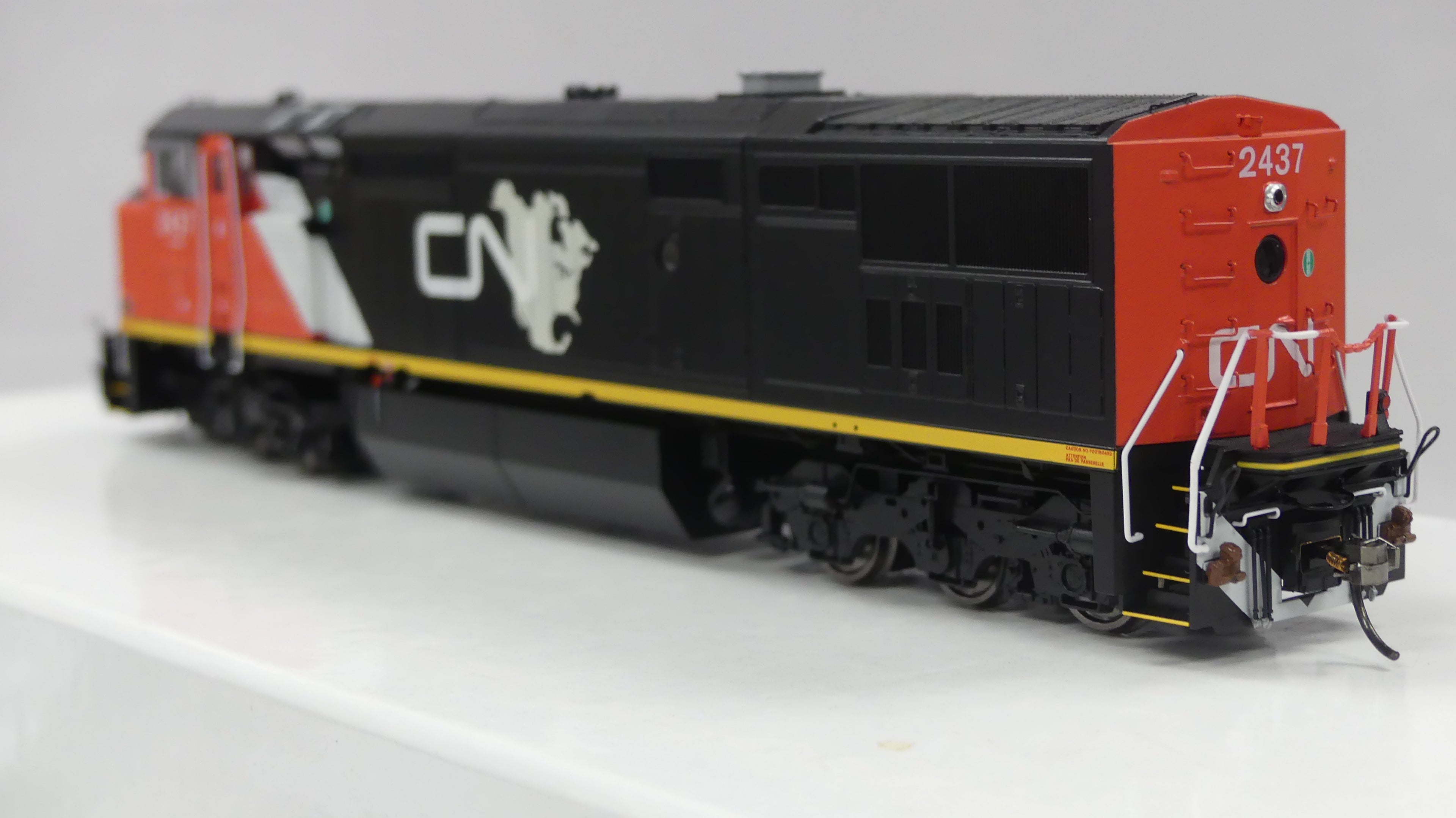 Rapido HO Scale Dash 8-40CM CN (CN North American Scheme) DCC & Sound
