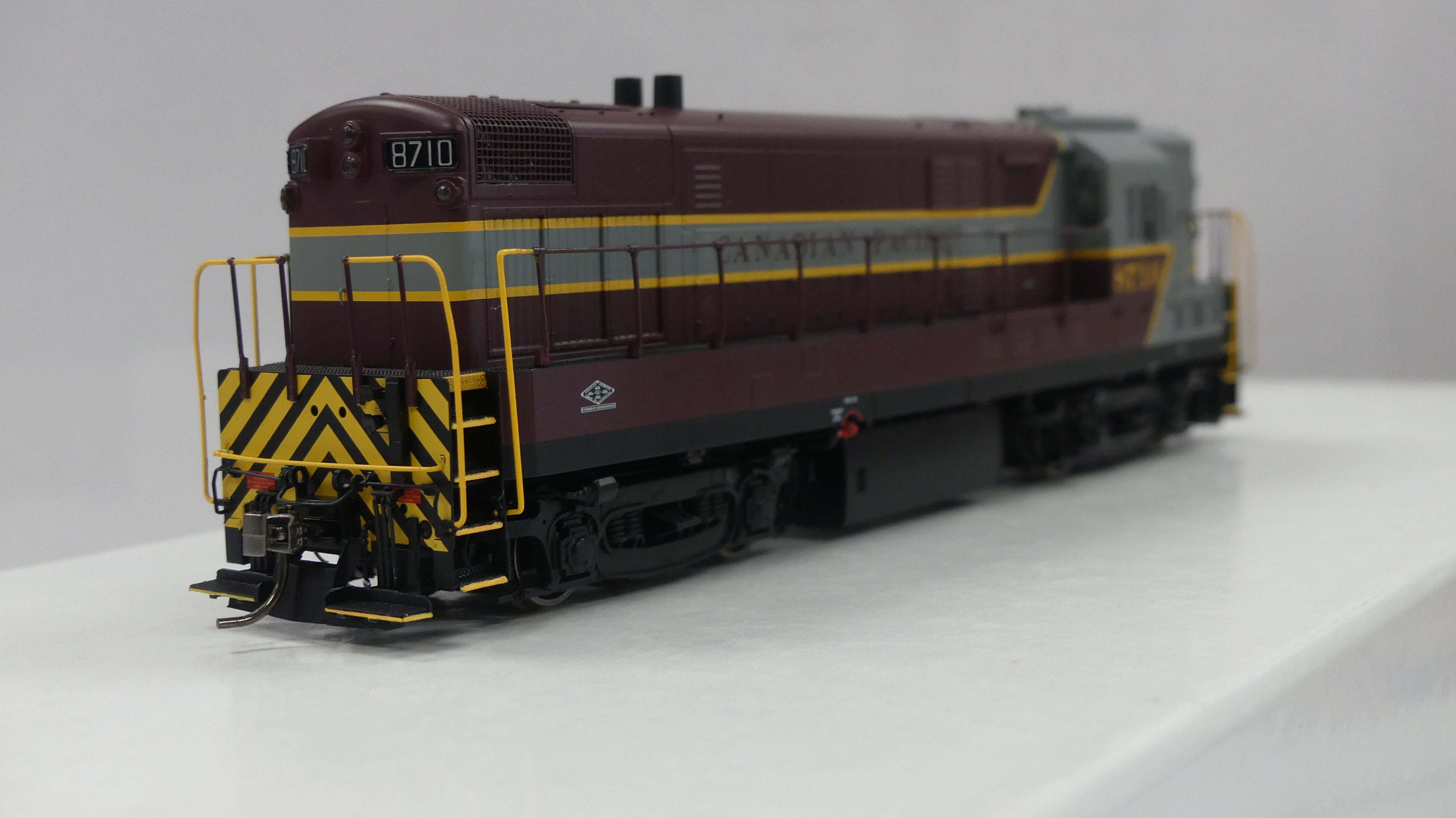Rapido Ho Scale Fairbanks Morse H16-44 Canadian Pacific (Block) CPR DCC & Sound
