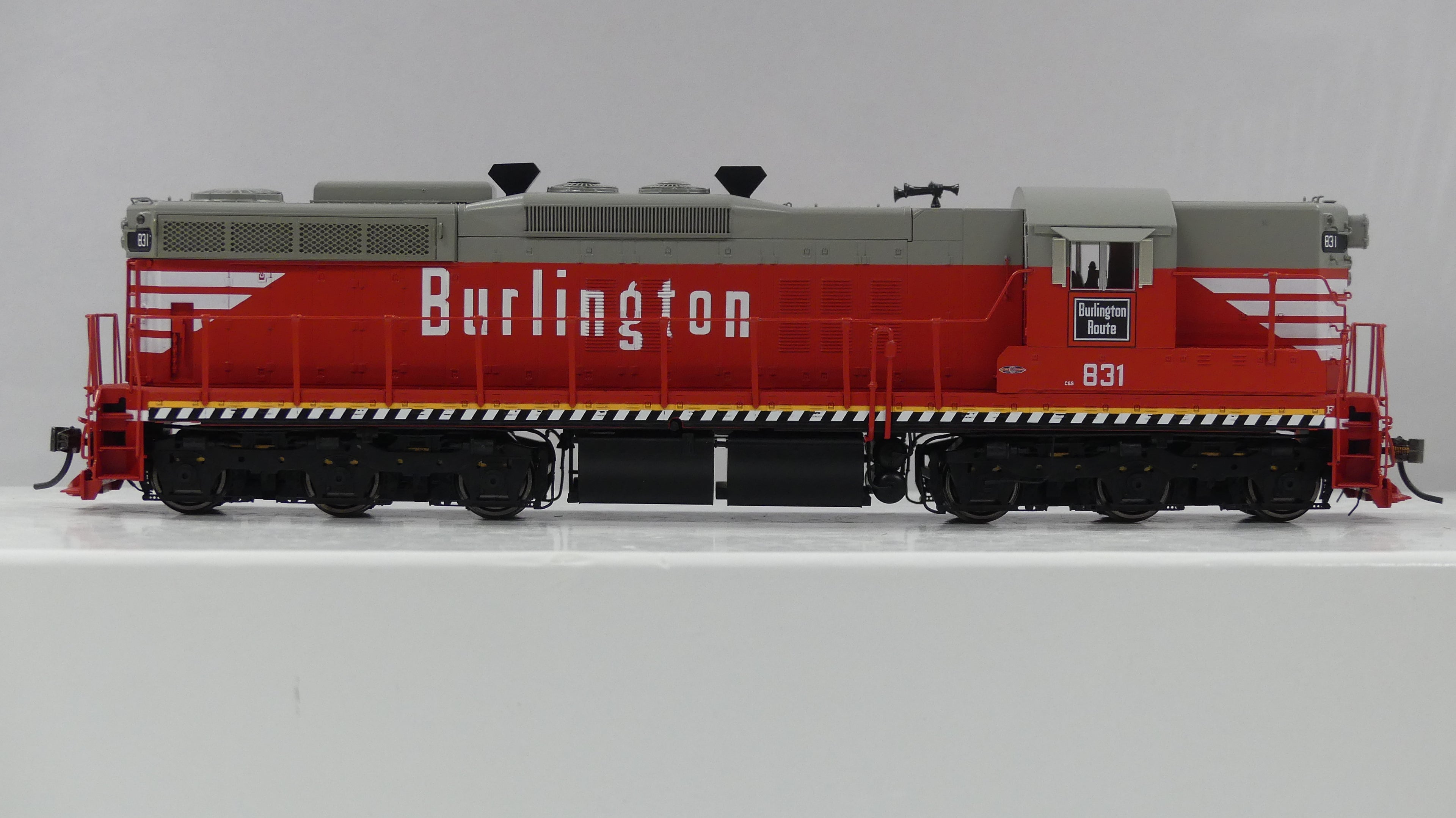 Rapido Ho Scale EMD SD9 Burlington (CB&Q) Striped Sill DCC & Sound
