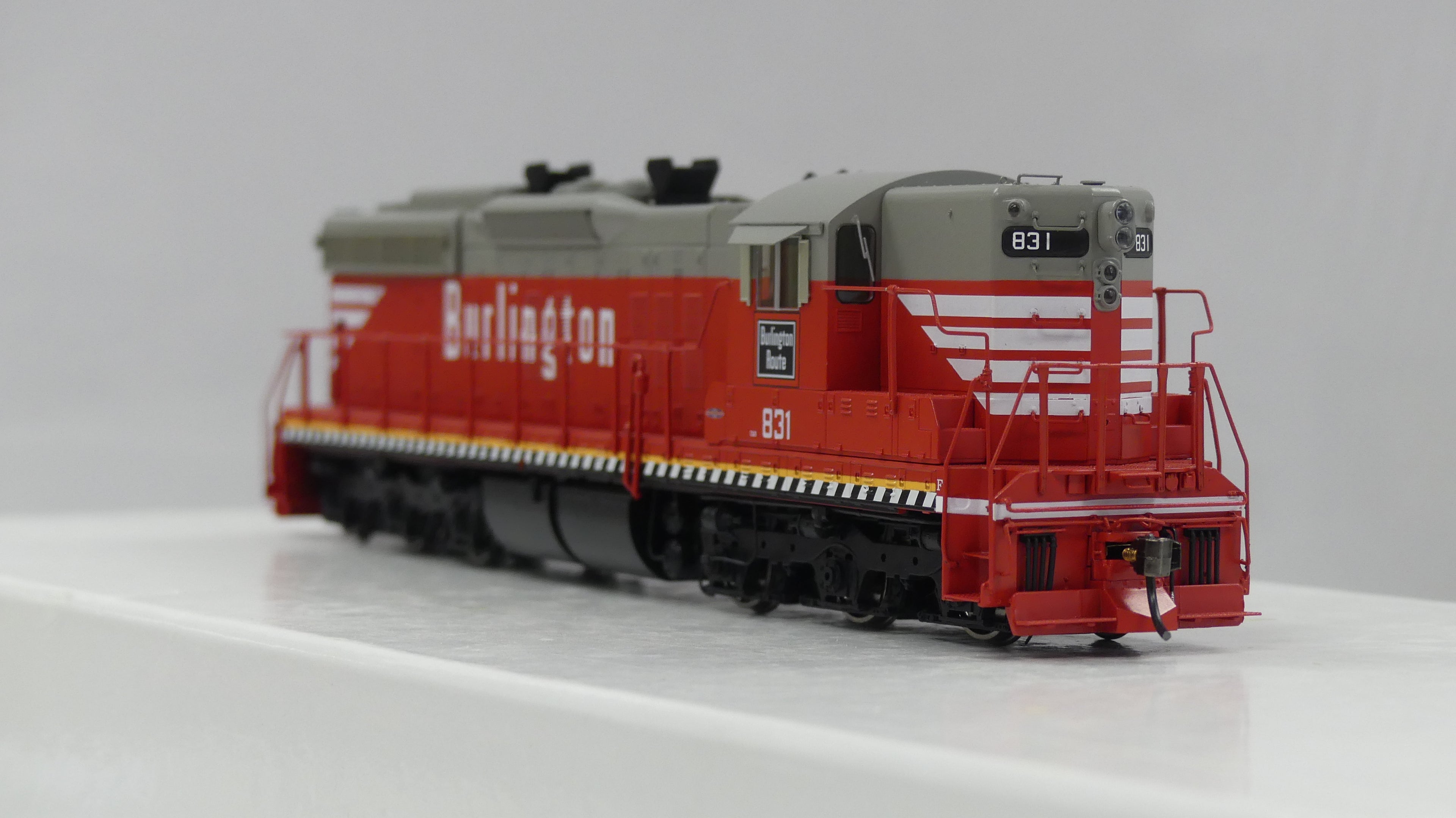 Rapido Ho Scale EMD SD9 Burlington (CB&Q) Striped Sill DCC & Sound