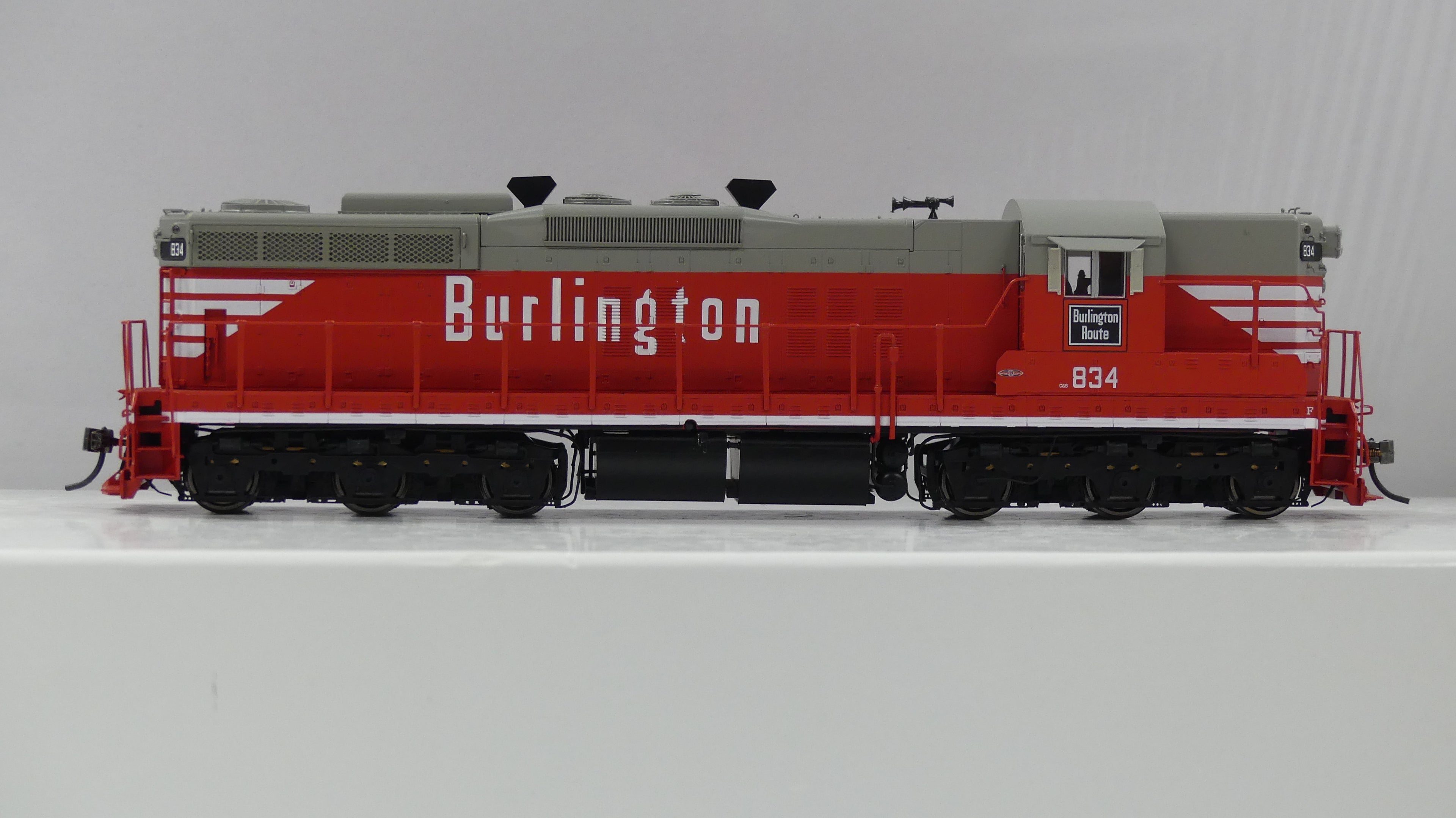 Rapido Ho Scale EMD SD9 Burlington (CB&Q) White Sill DCC & Sound