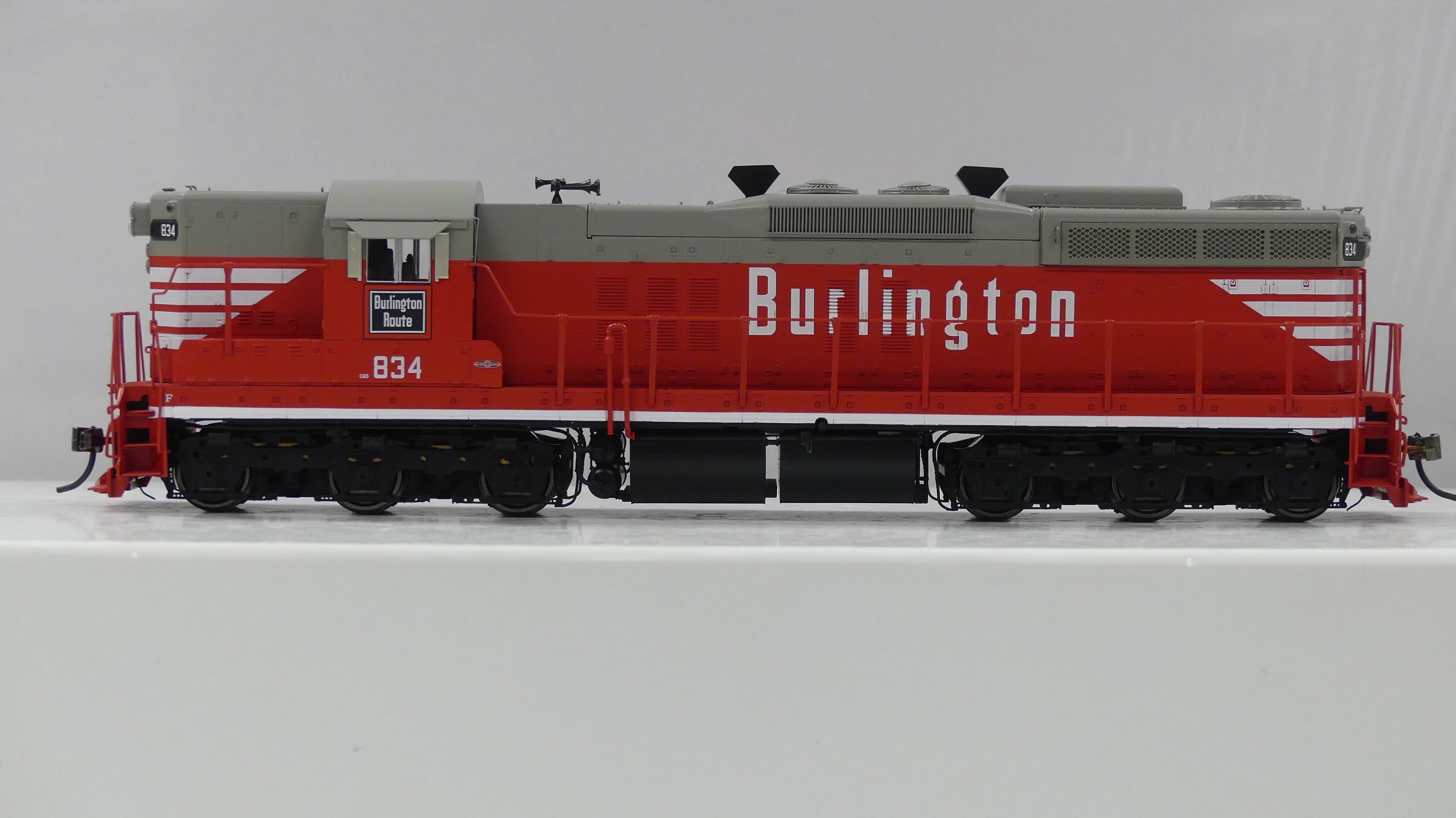 Rapido Ho Scale EMD SD9 Burlington (CB&Q) White Sill DCC & Sound