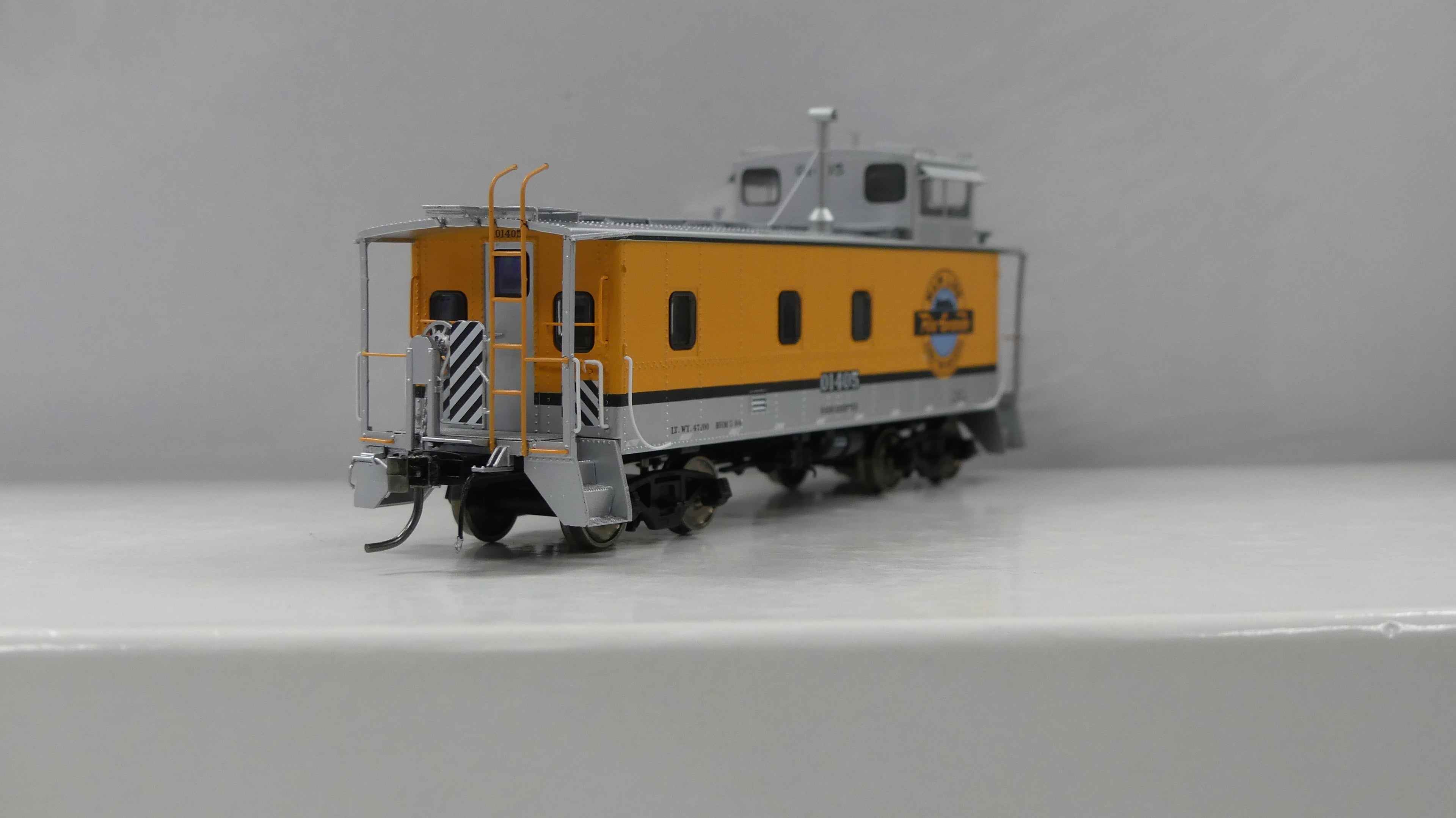 HO D&RGW End Cupola Steel Caboose w/ Post-War Mods: Single Stripe Scheme