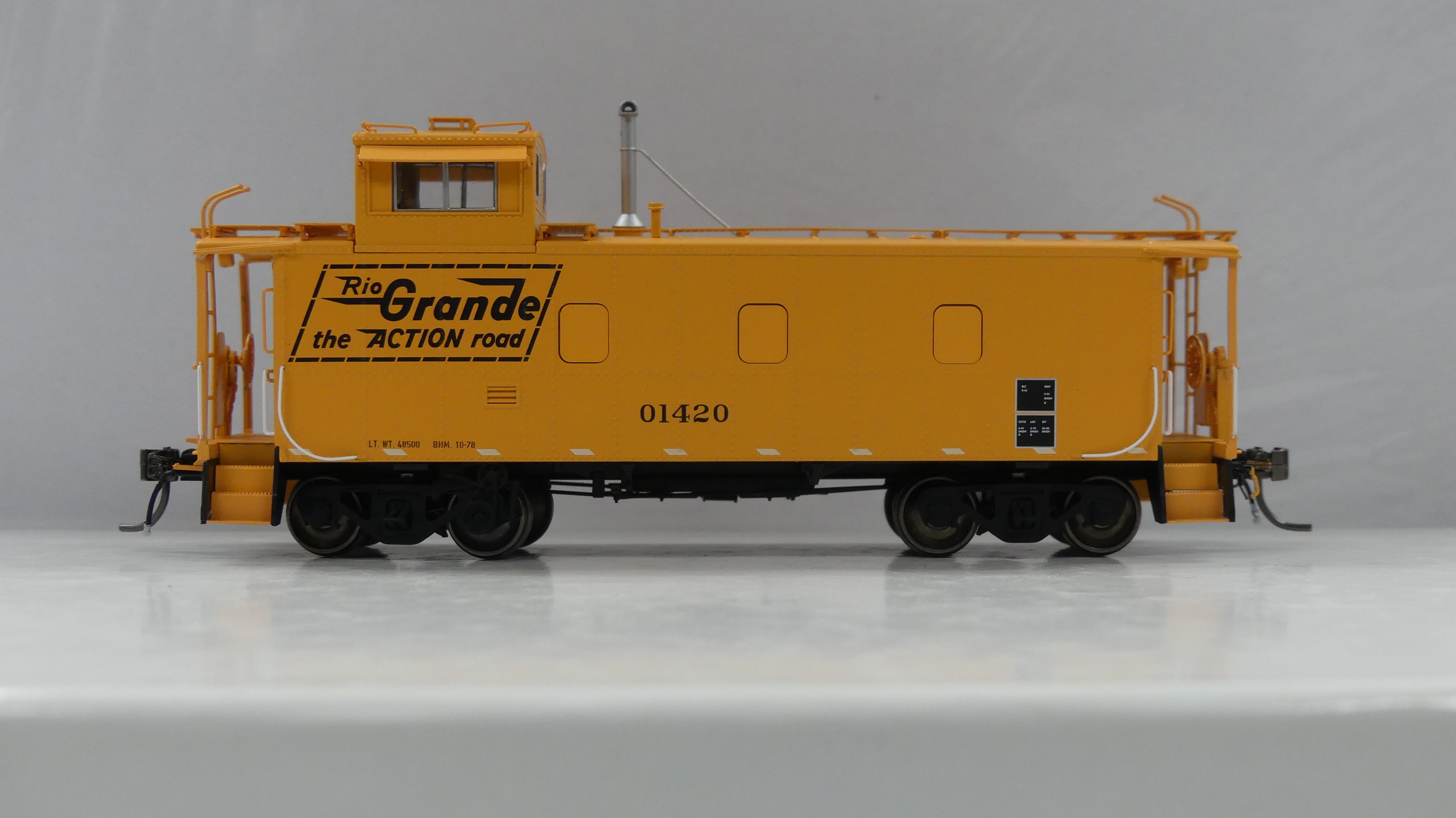 HO D&RGW End Cupola Steel Caboose w/ Late Mods: Action Road Scheme