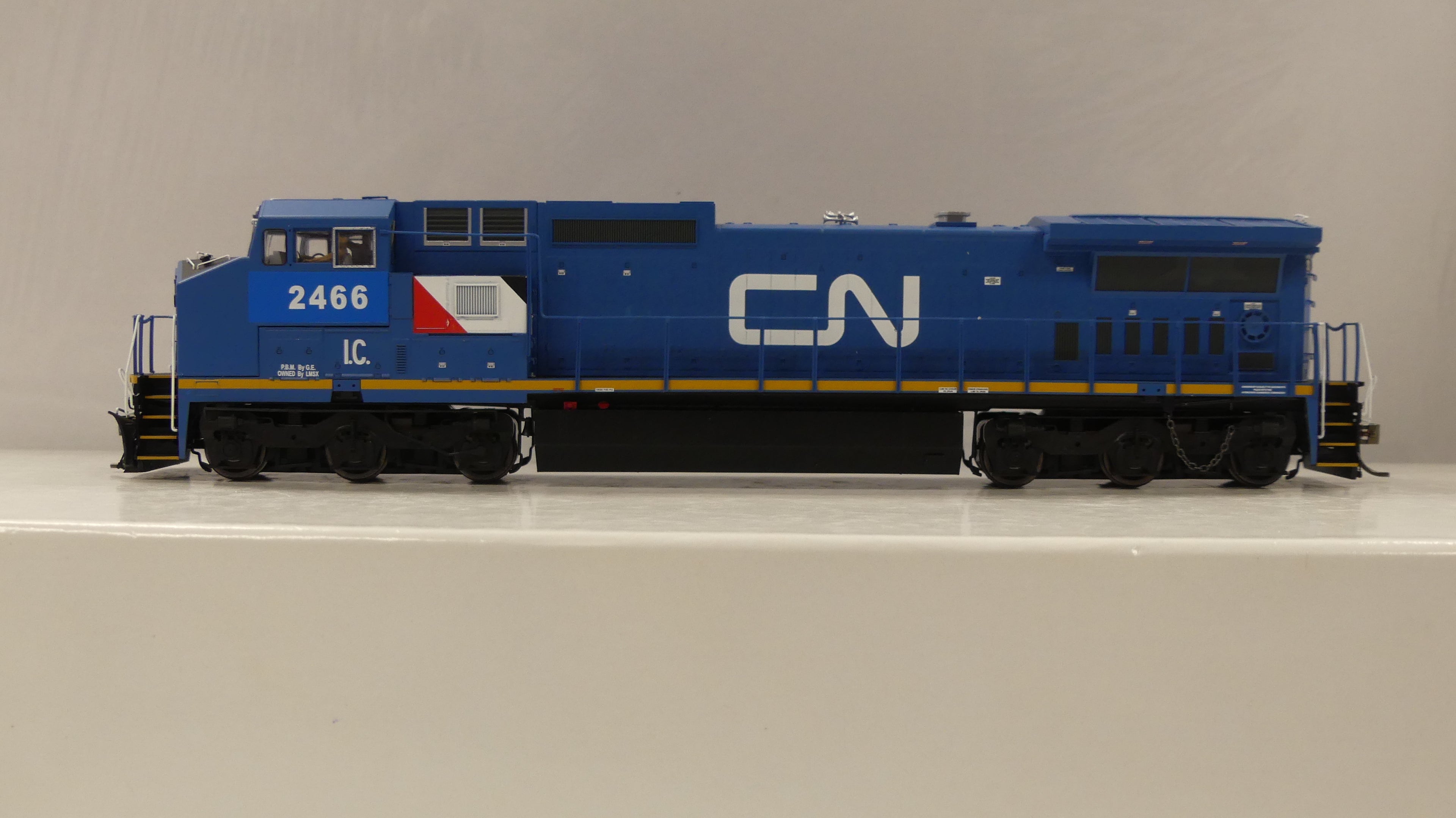 Atlas Ho Scale Dash 8-40CM CN #2466 DCC & Sound
