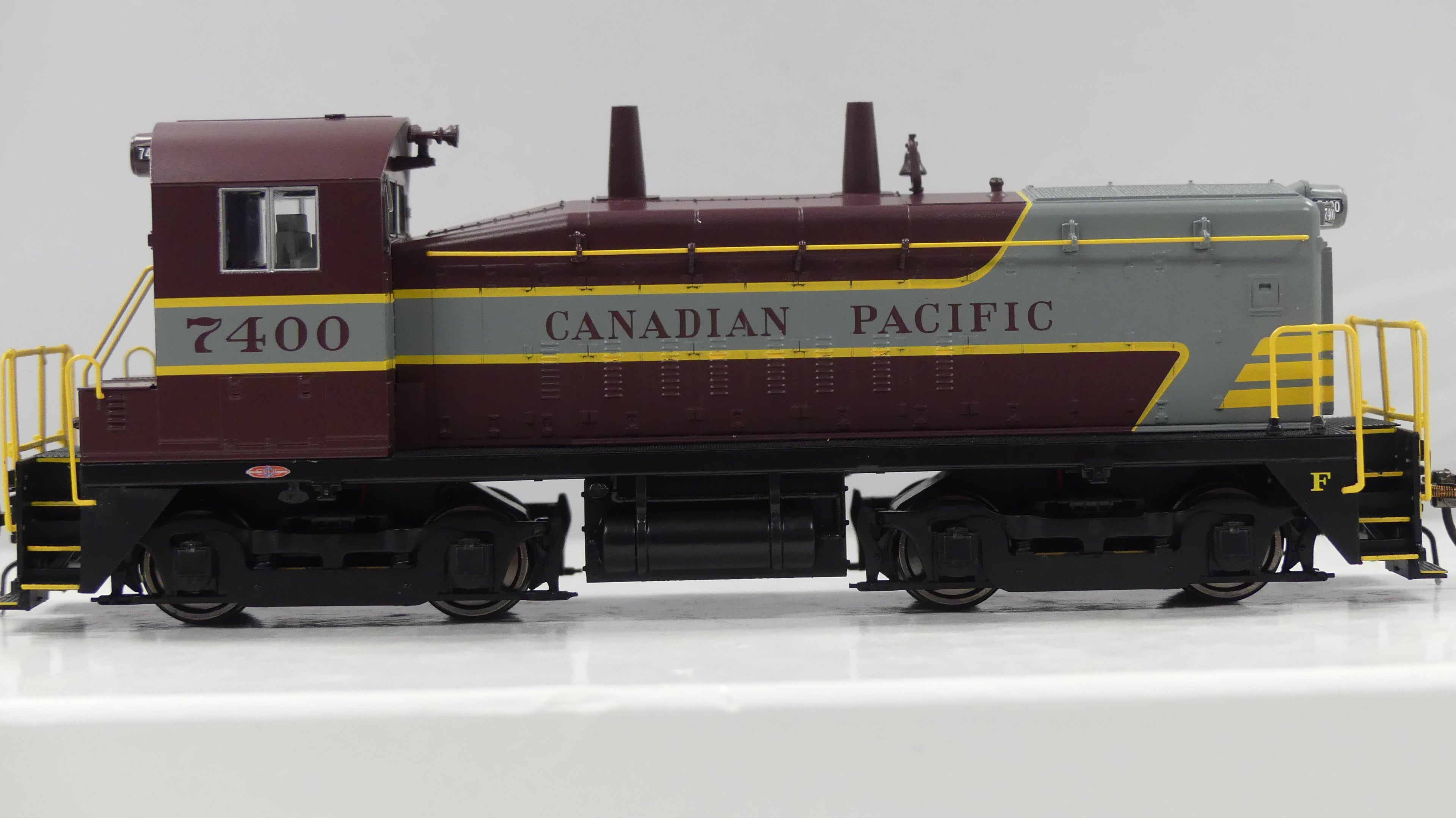 Rapido HO Scale EMD SW9 Canadian Pacific (Block Scheme) DCC & Sound