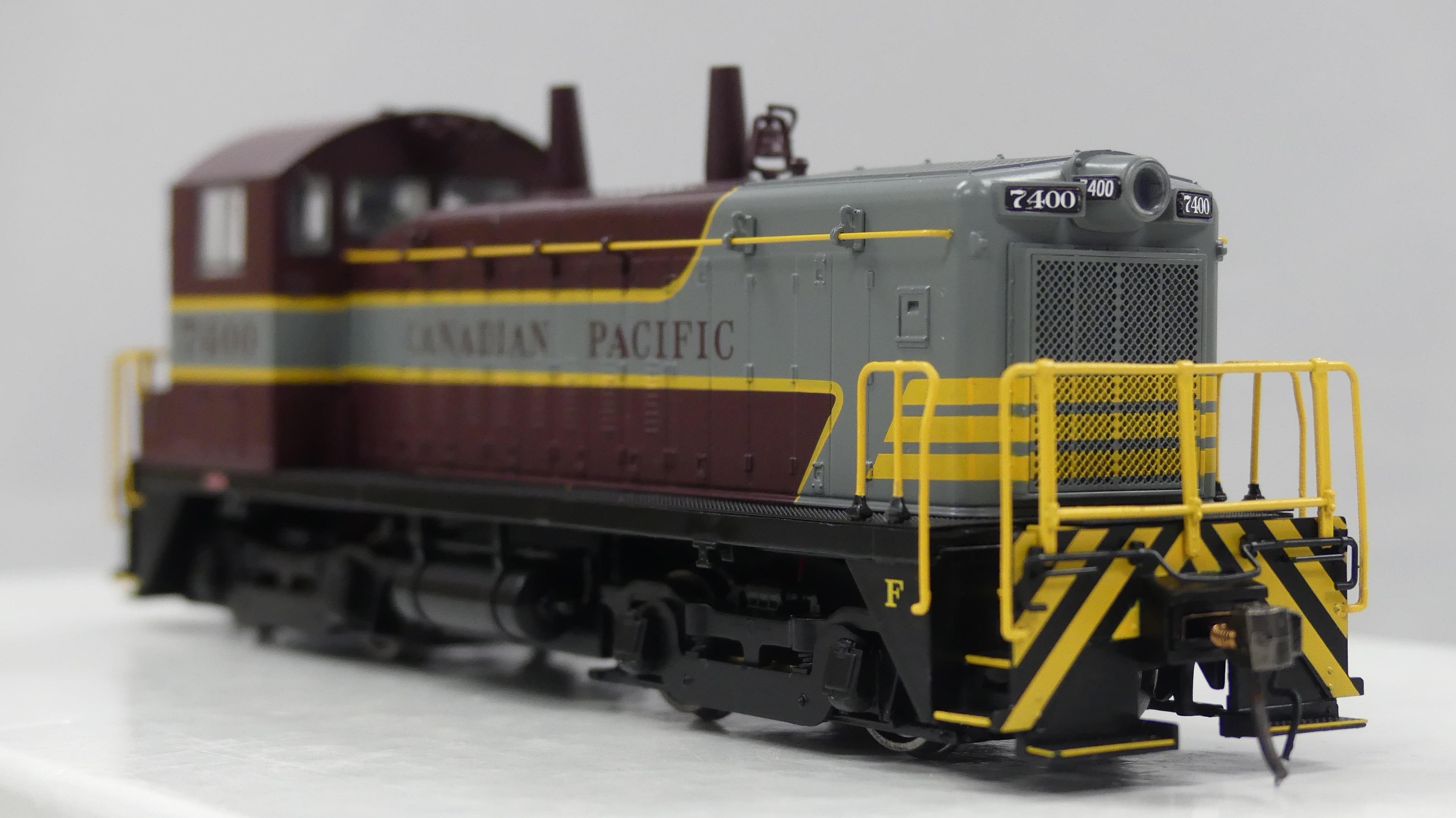 Rapido HO Scale EMD SW9 Canadian Pacific (Block Scheme) DCC & Sound
