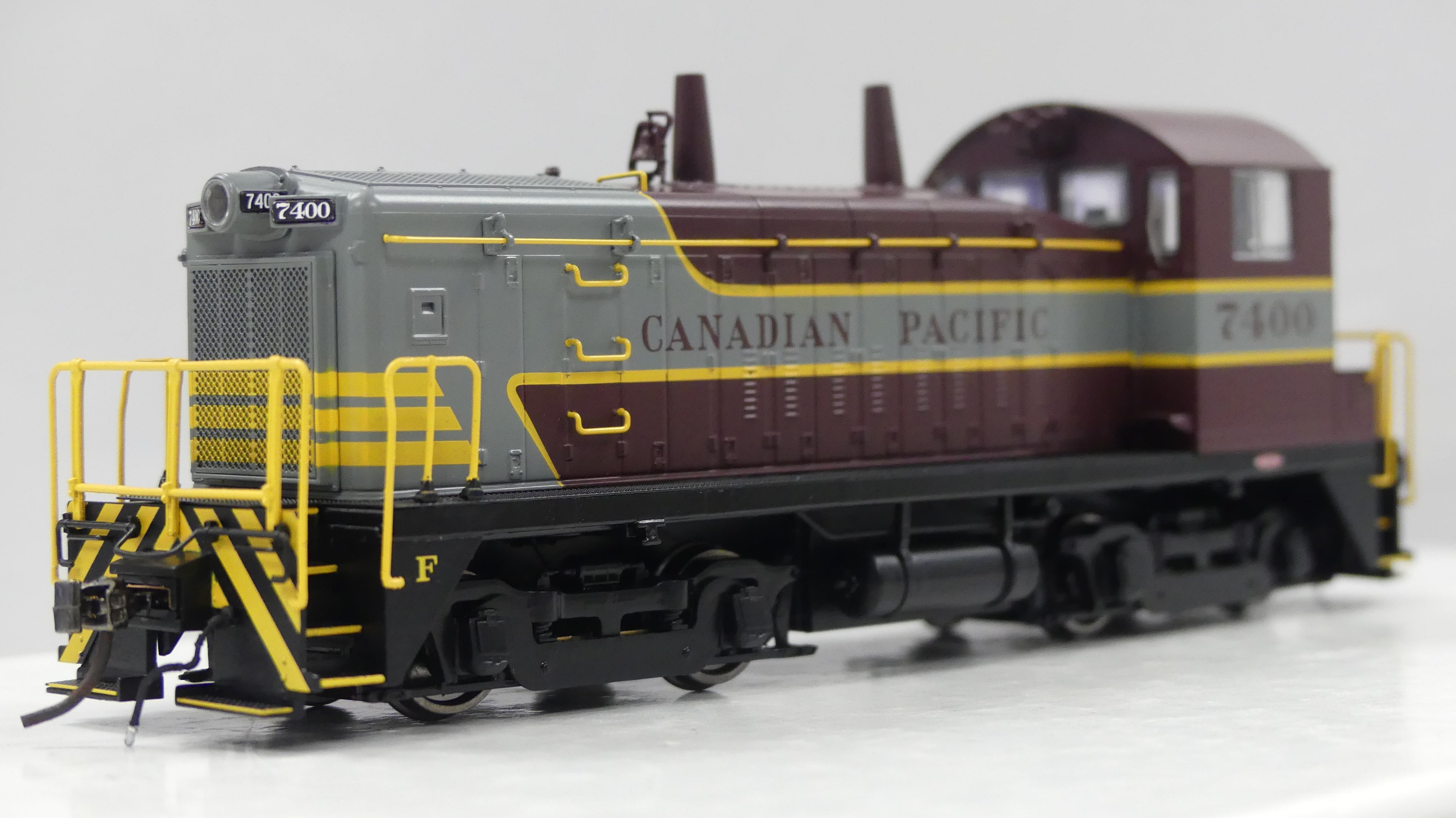 Rapido HO Scale EMD SW9 Canadian Pacific (Block Scheme) DCC & Sound