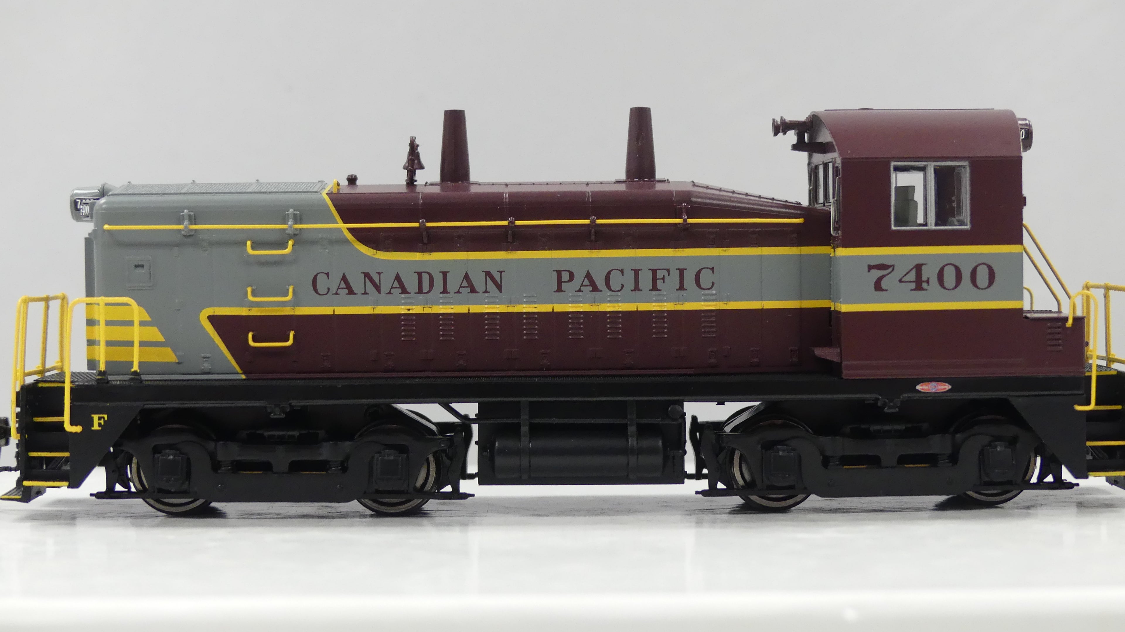 Rapido HO Scale EMD SW9 Canadian Pacific (Block Scheme) DCC & Sound