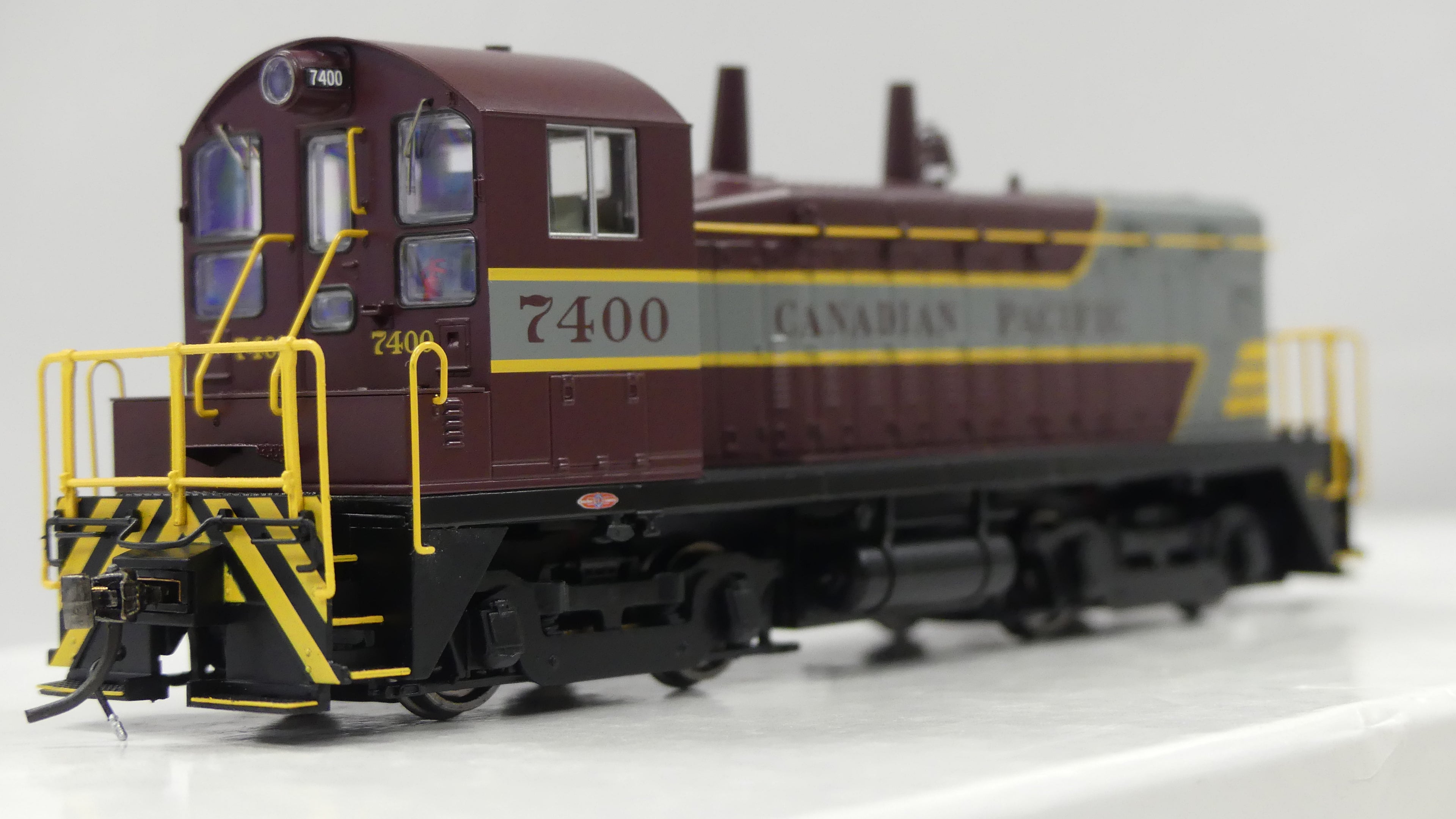 Rapido HO Scale EMD SW9 Canadian Pacific (Block Scheme) DCC & Sound