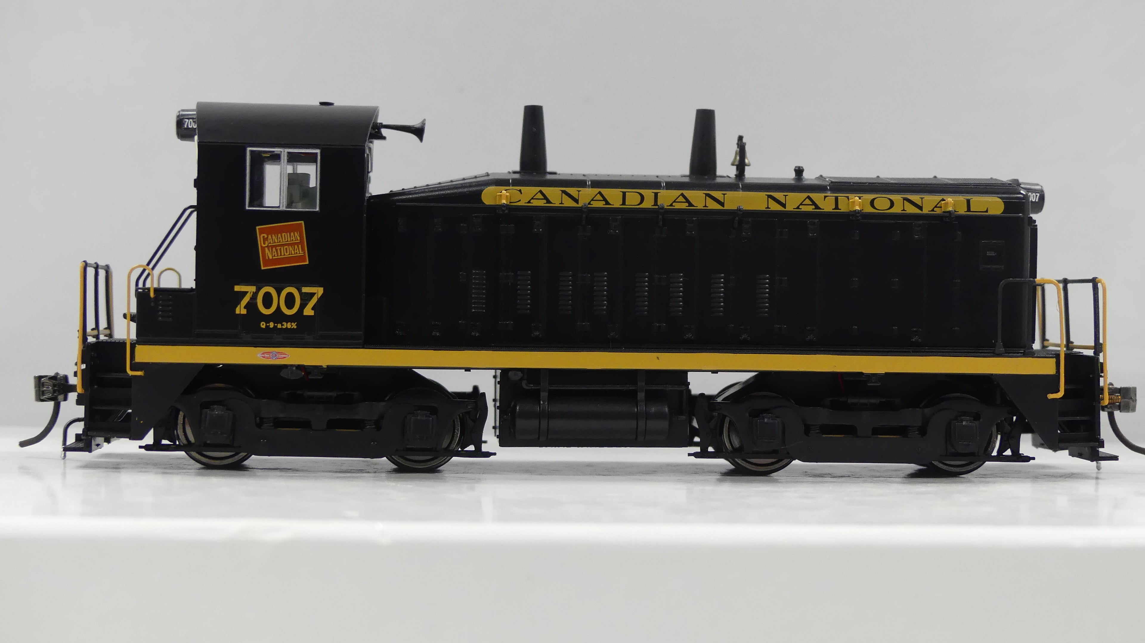 Rapido HO Scale EMD SW9 Canadian National (Black Scheme) DCC & Sound