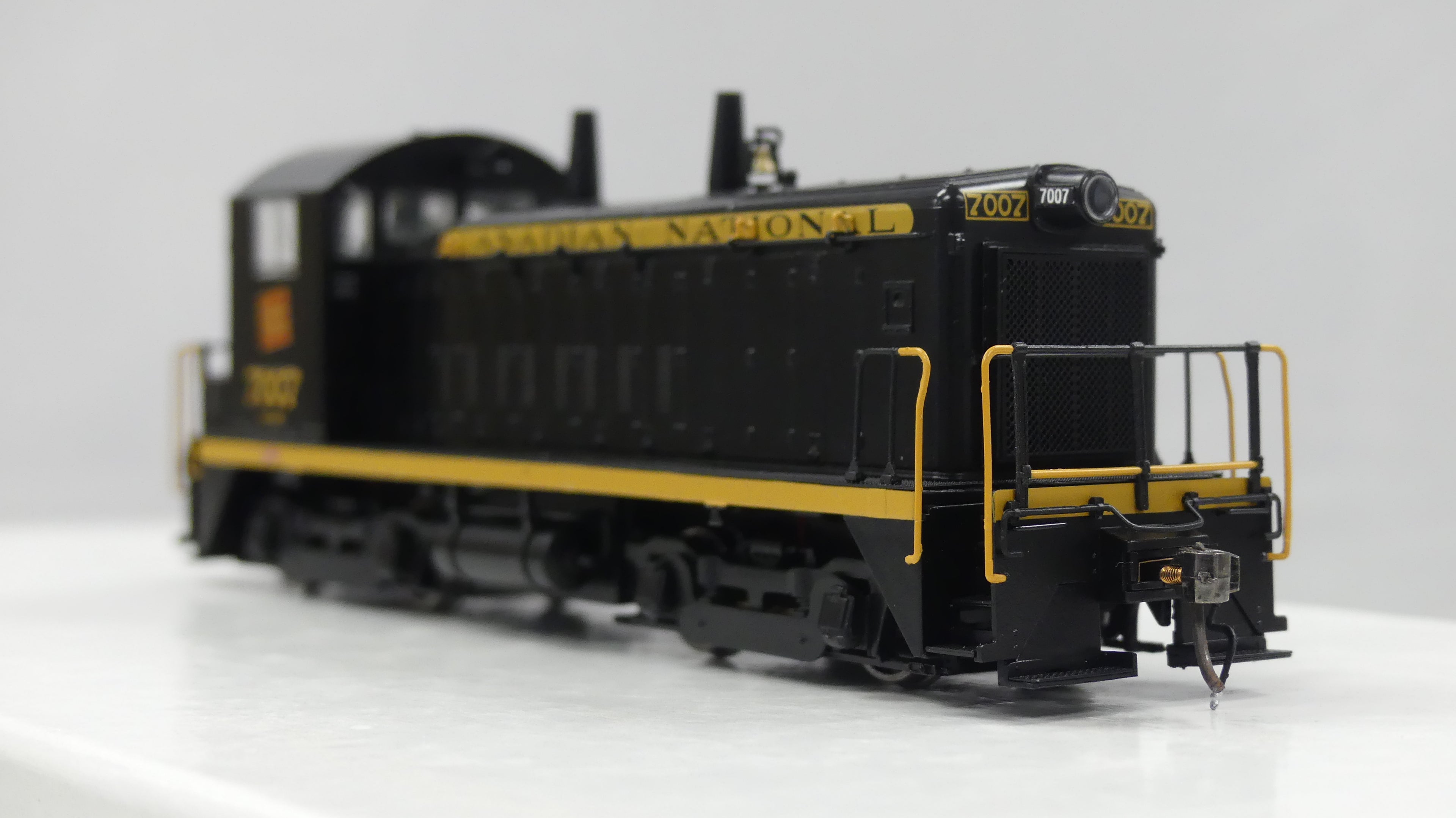 Rapido HO Scale EMD SW9 Canadian National (Black Scheme) DCC & Sound