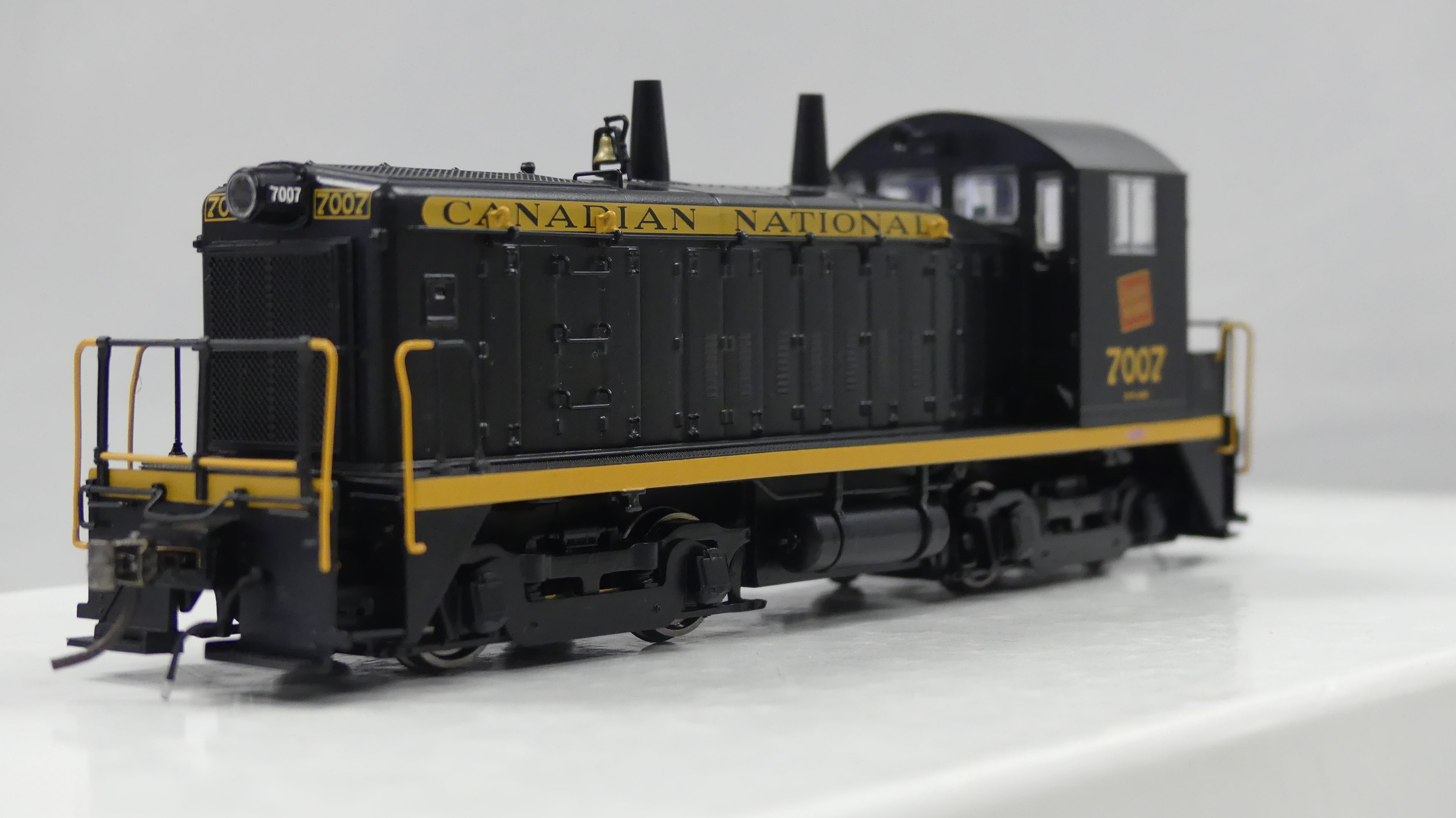 Rapido HO Scale EMD SW9 Canadian National (Black Scheme) DCC & Sound